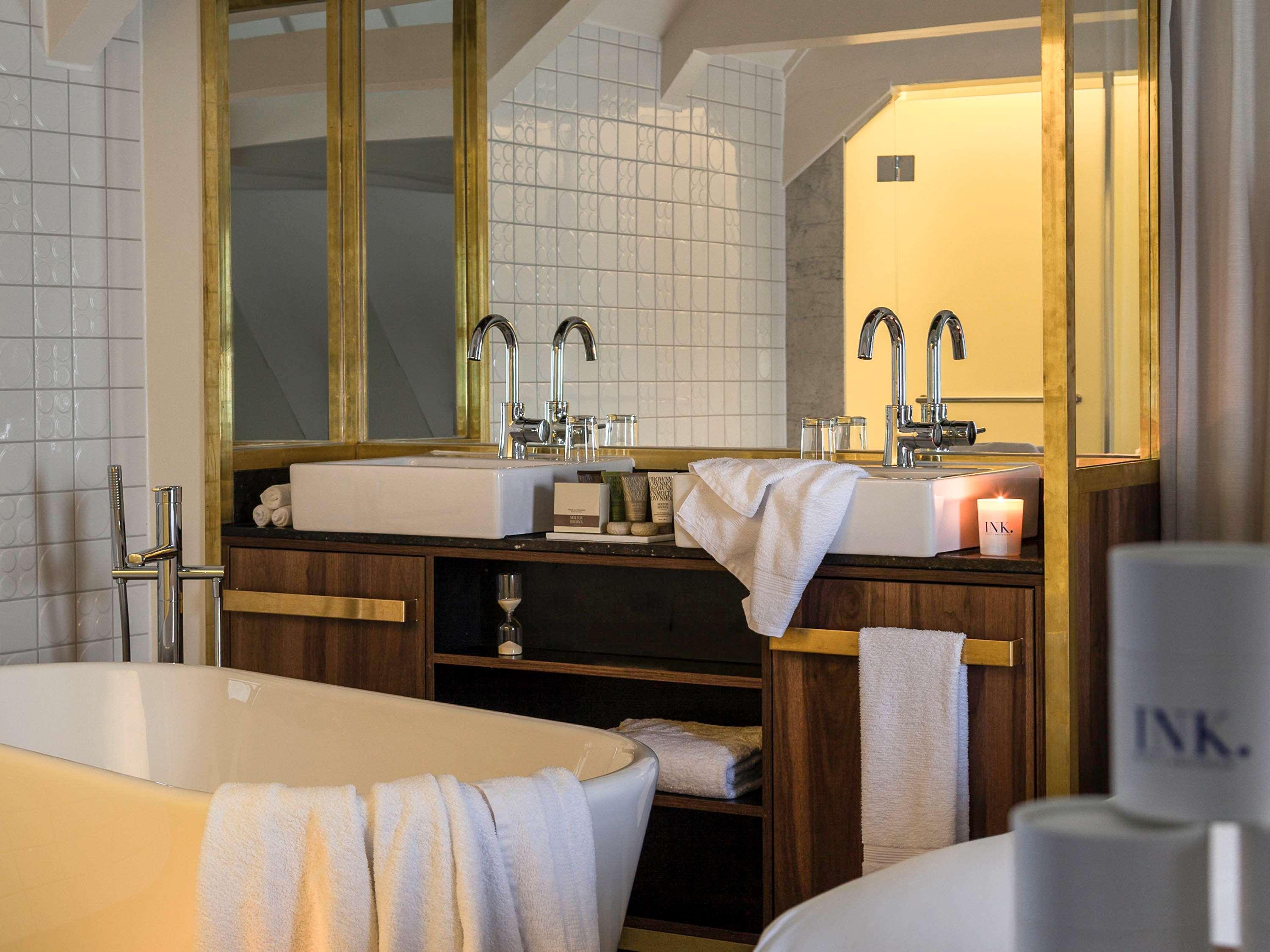 Suite Deluxe King Bed