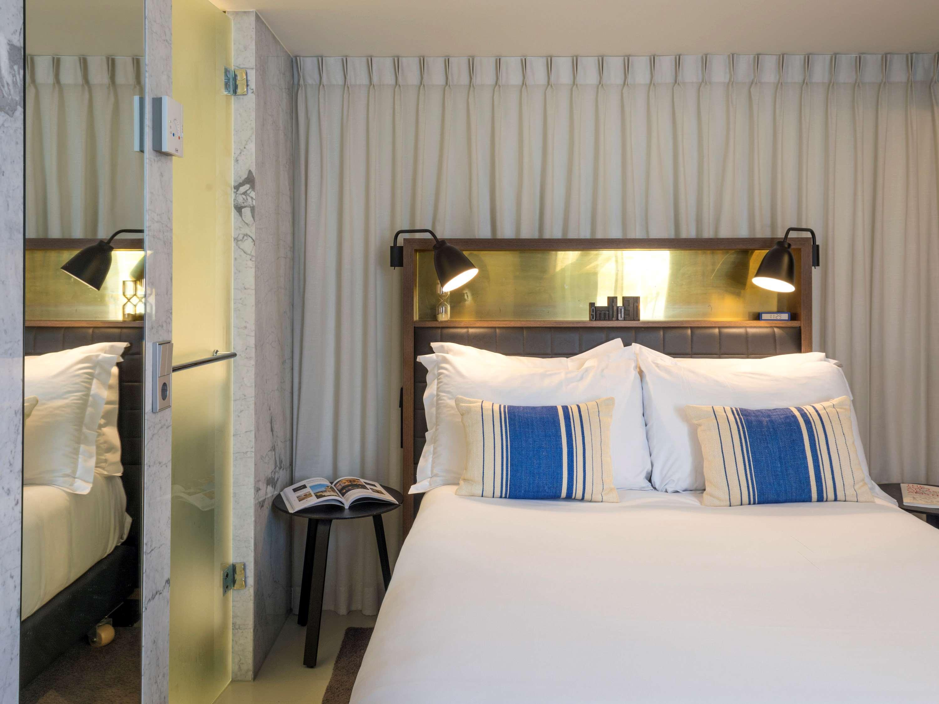 Double Classic Queen Bed