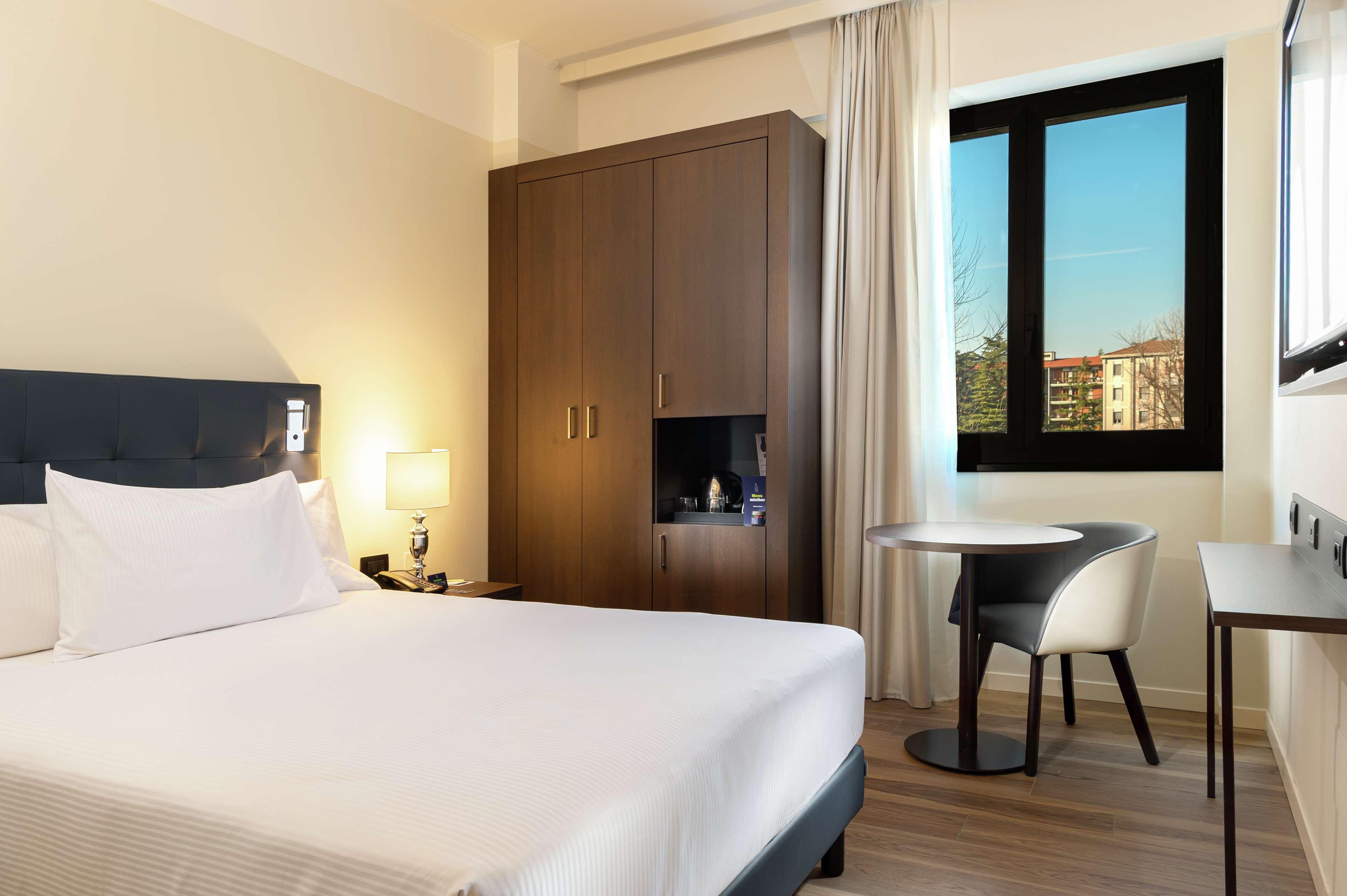 Double Guest Room Queen Bed