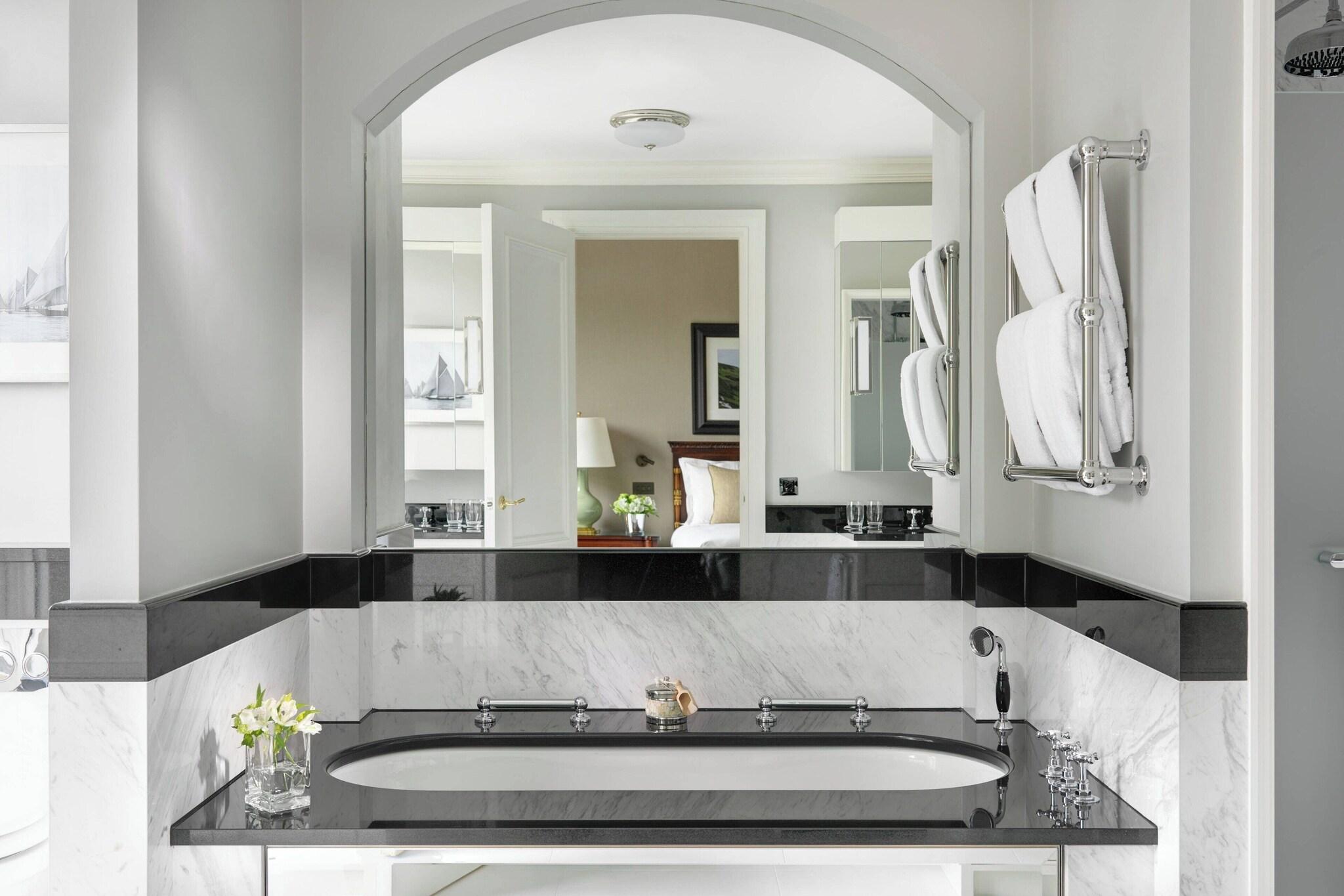 Suite King Bed One Bedroom 