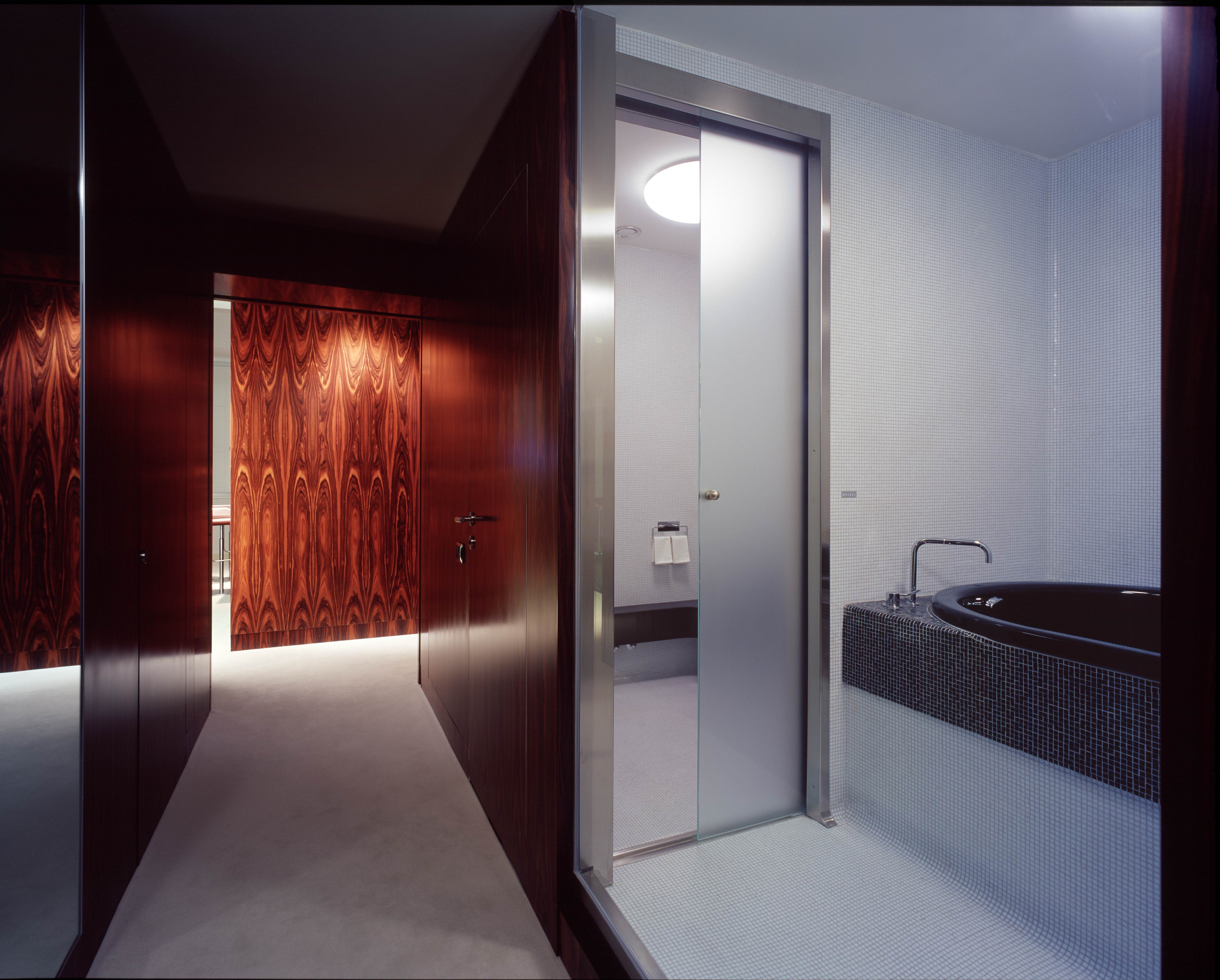 Double Single Executive