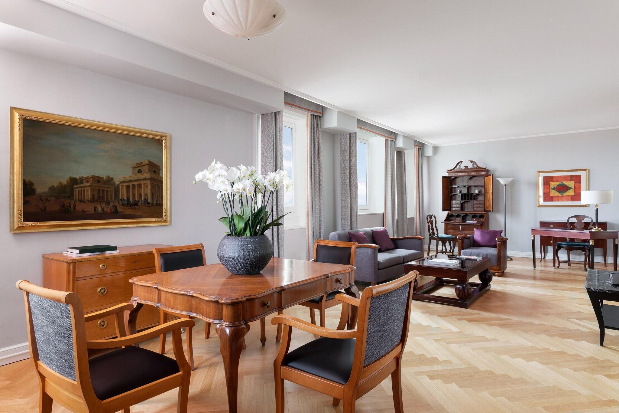 Suite Deluxe King Bed