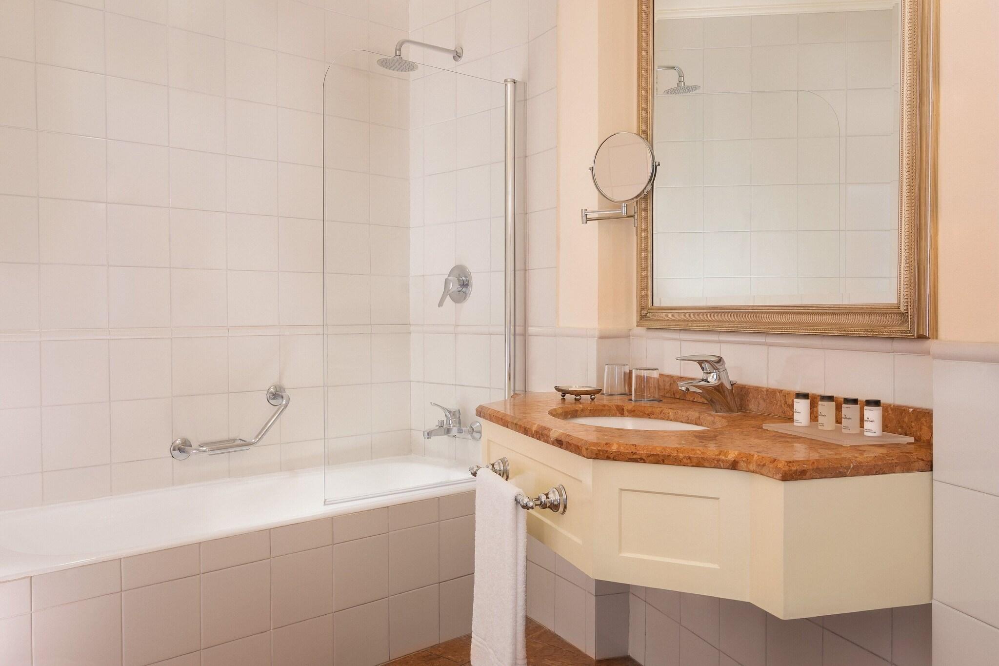 Twin Deluxe Garden View