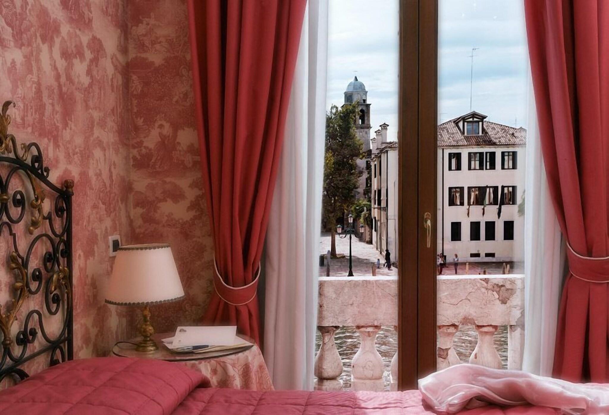 Junior Suite Canal View