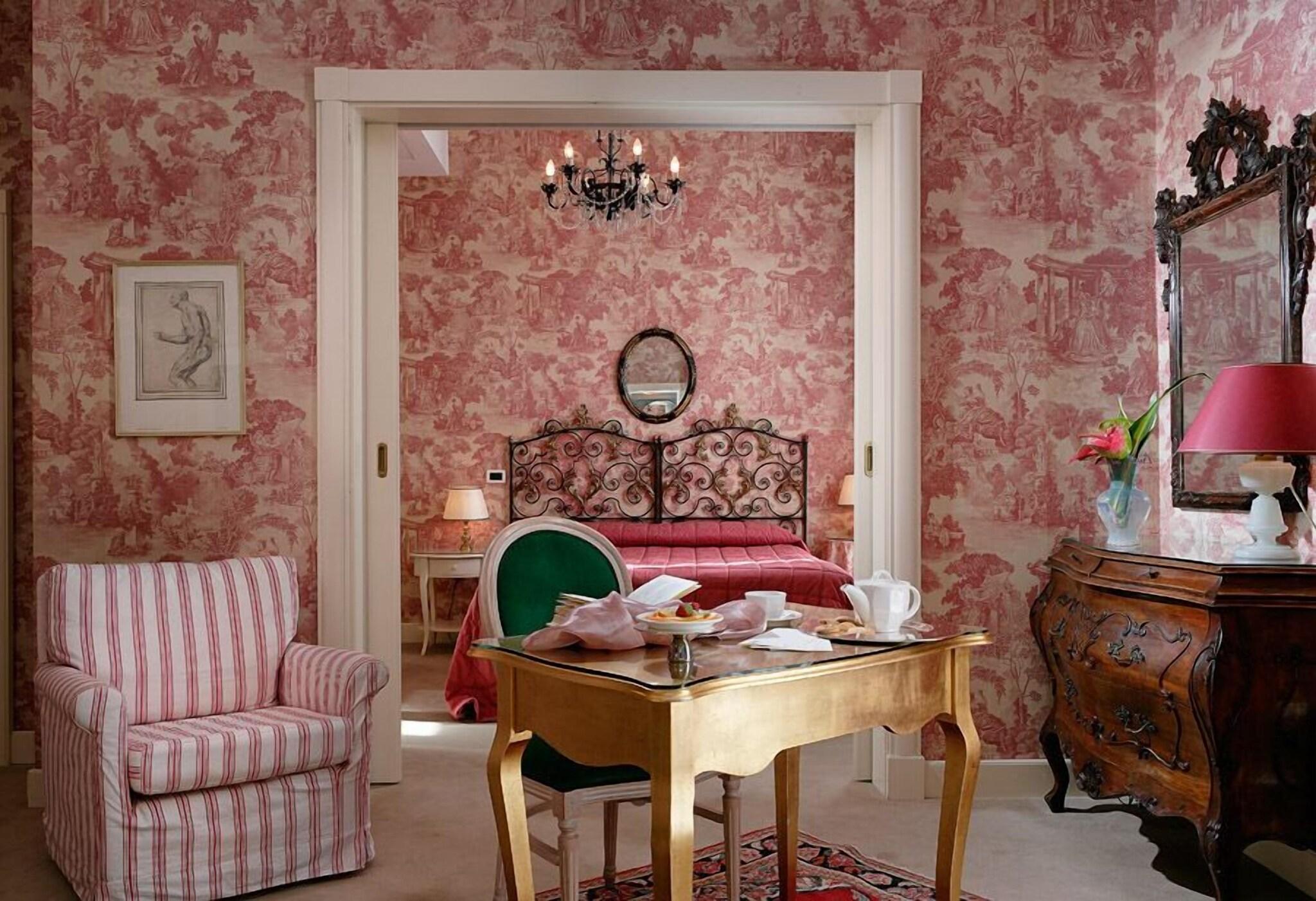 Junior Suite Canal View