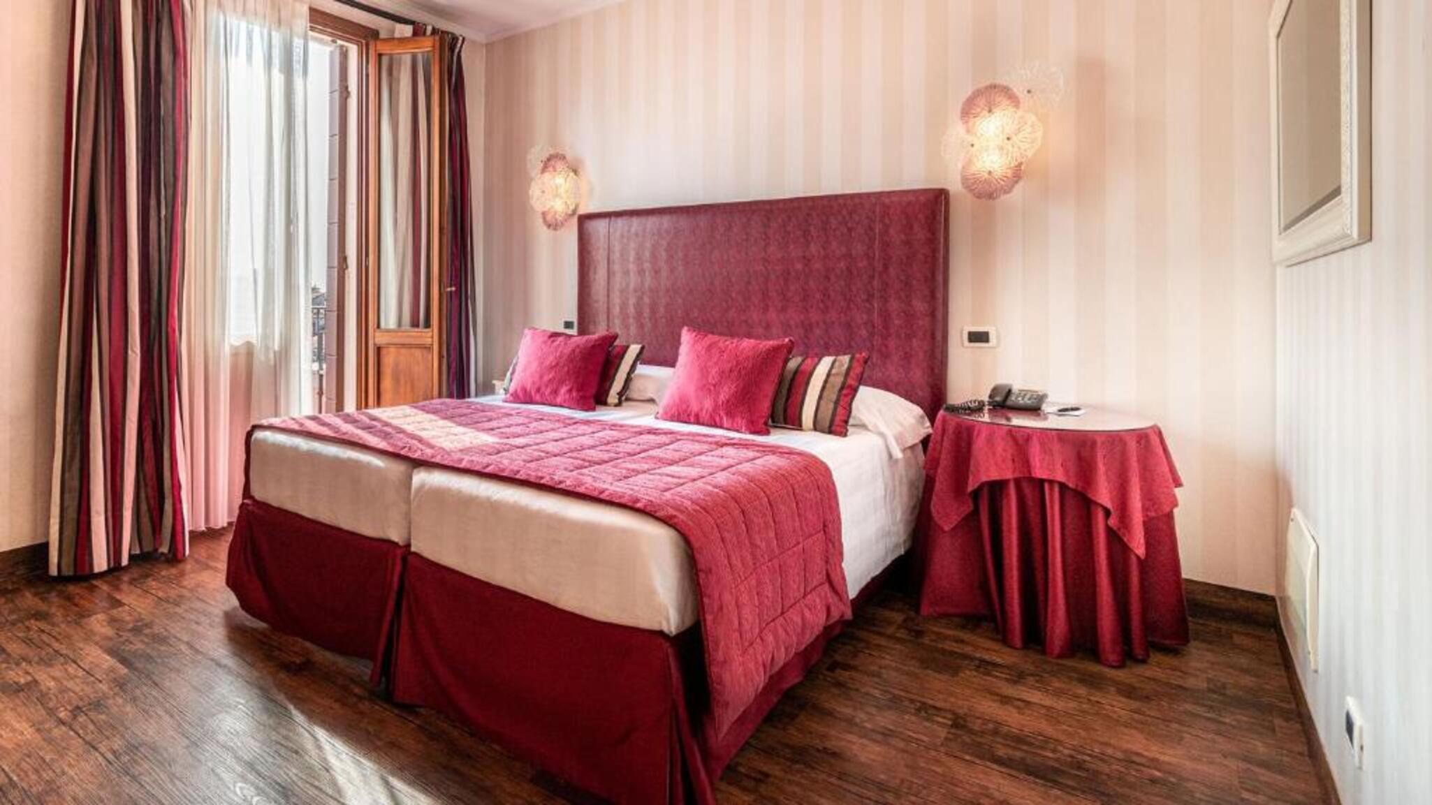 Double or Twin Canal View