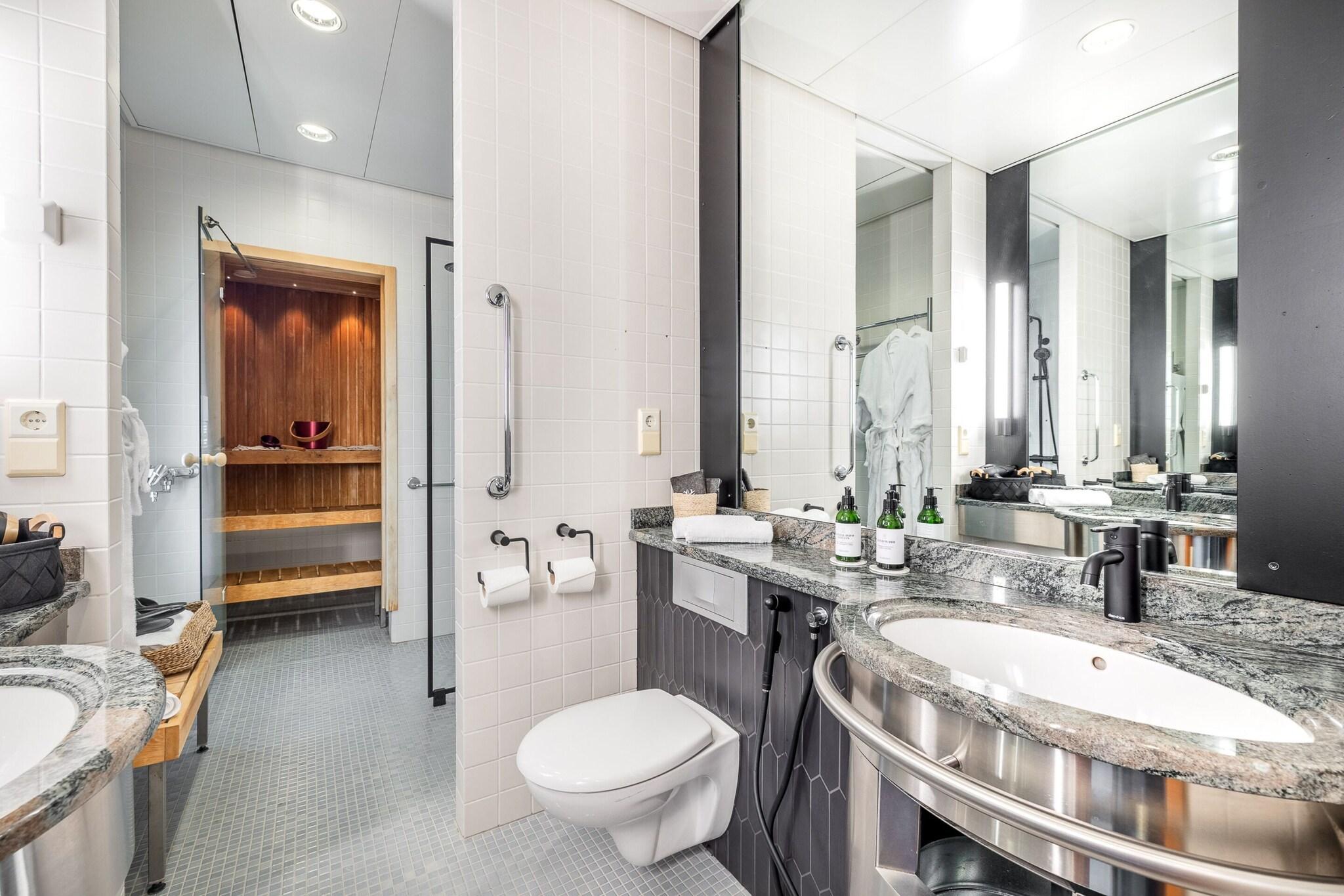 Junior Suite Queen Size Bed