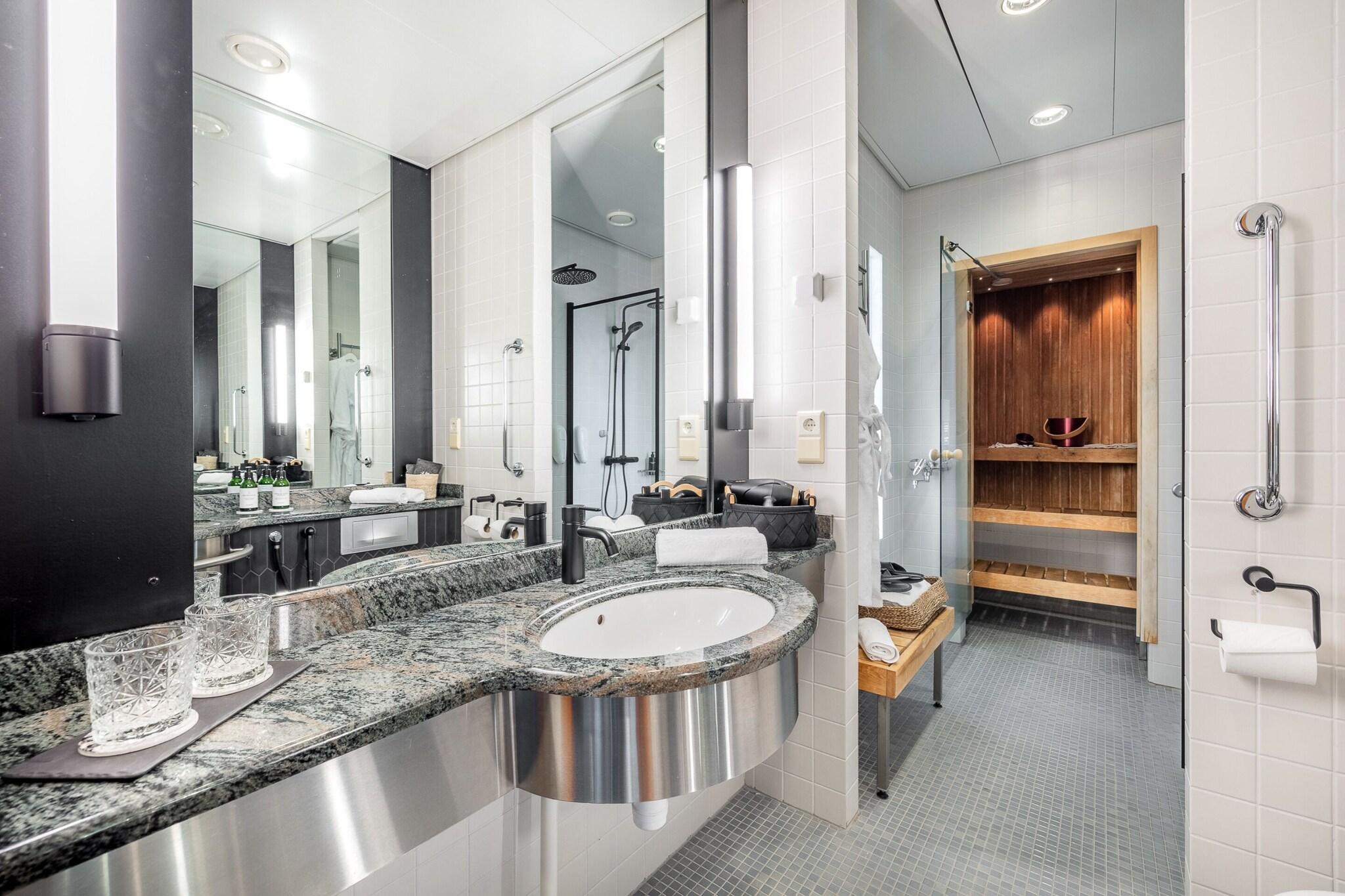 Junior Suite Queen Size Bed