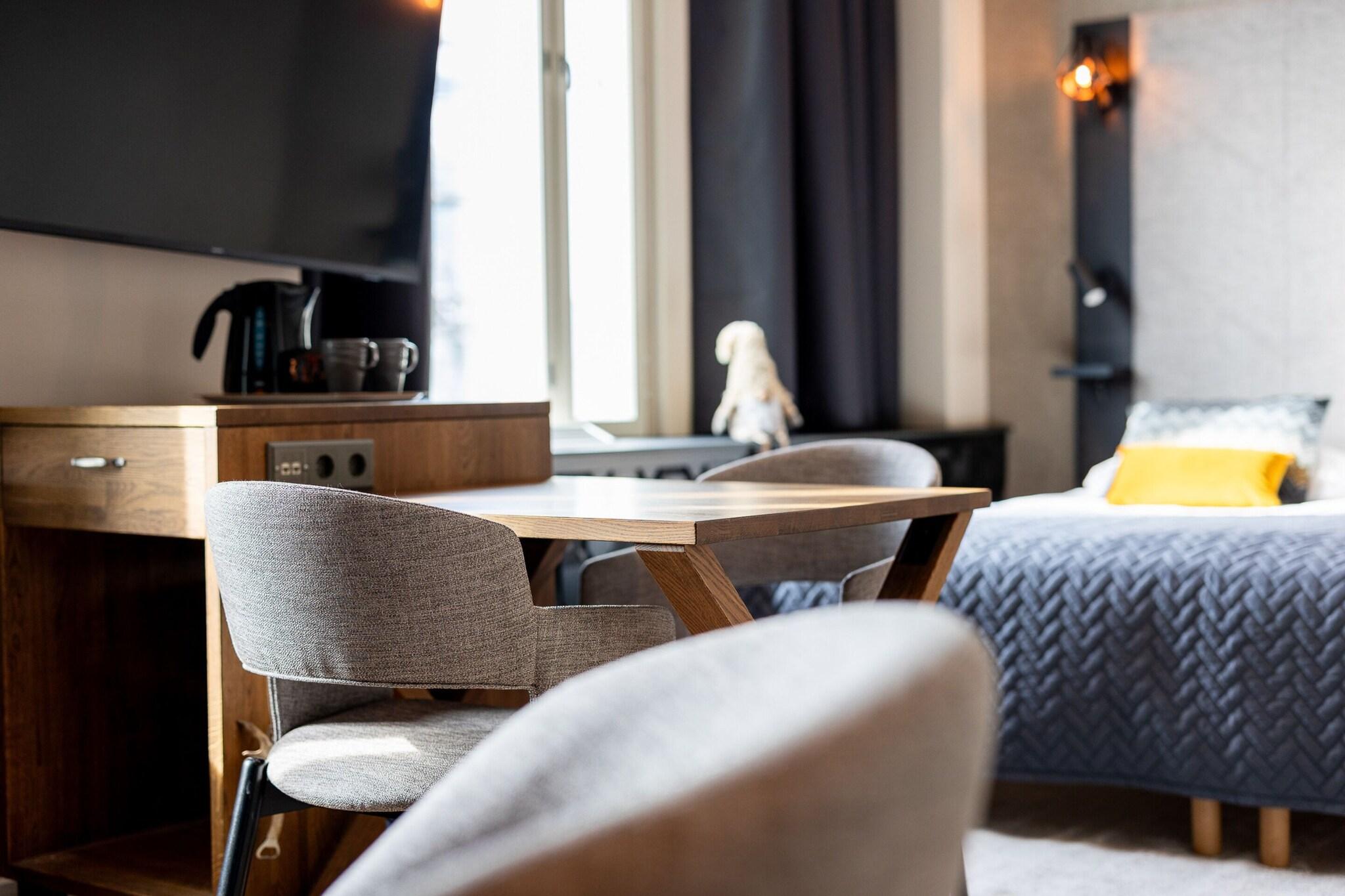 Junior Suite Queen Size Bed