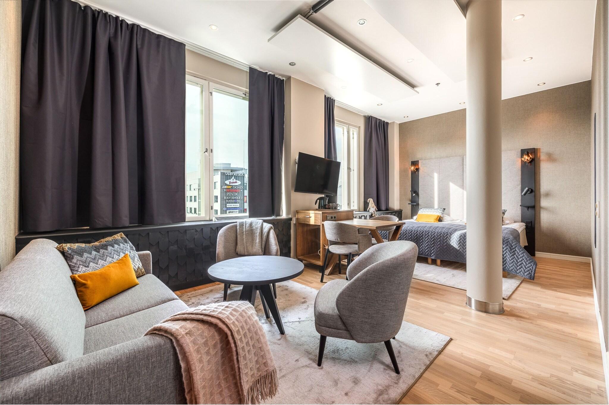 Junior Suite Queen Size Bed