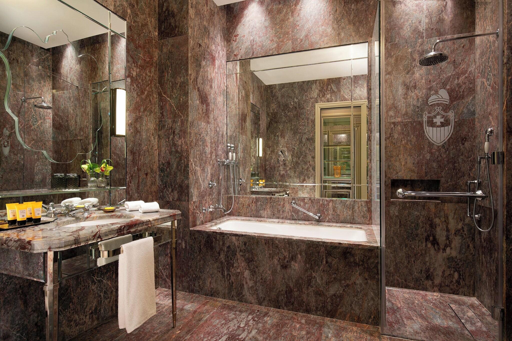 Double Deluxe King Bed