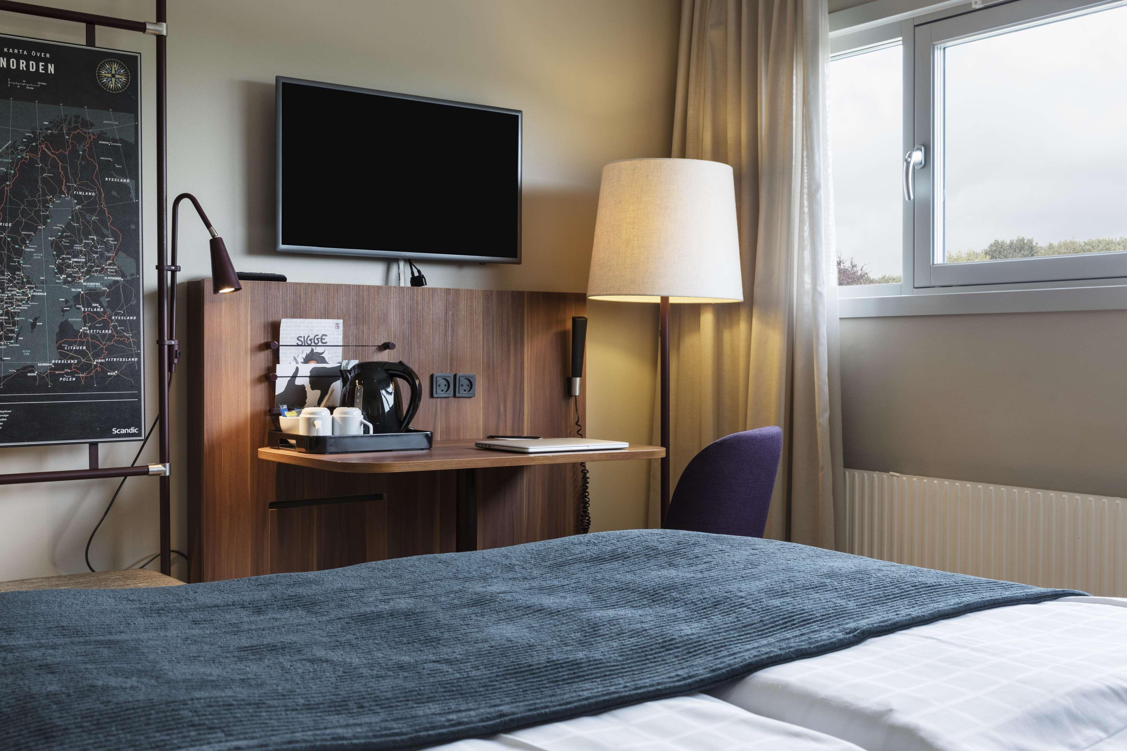 Double Single Superior Queen Bed