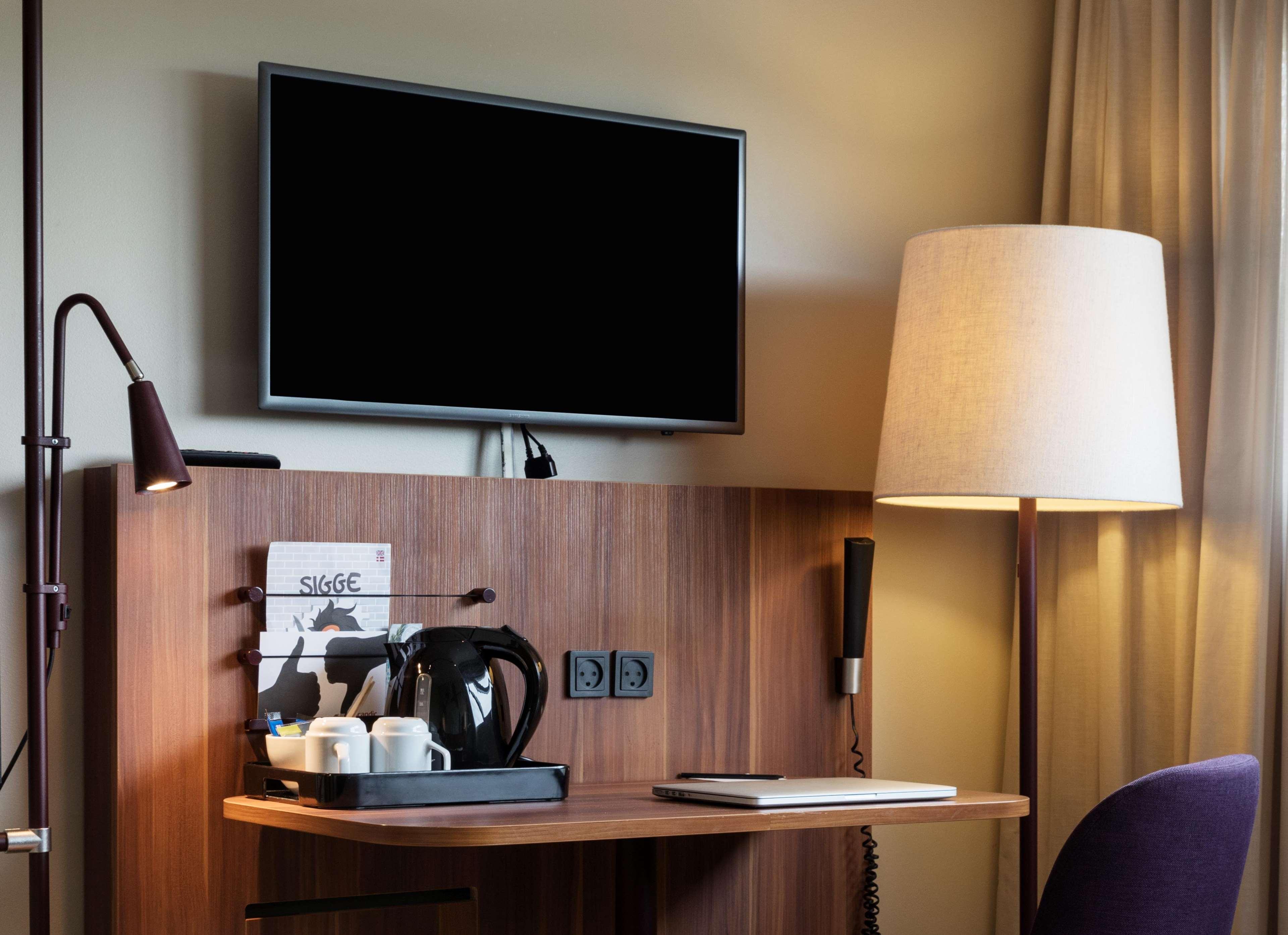 Double Single Superior Queen Bed