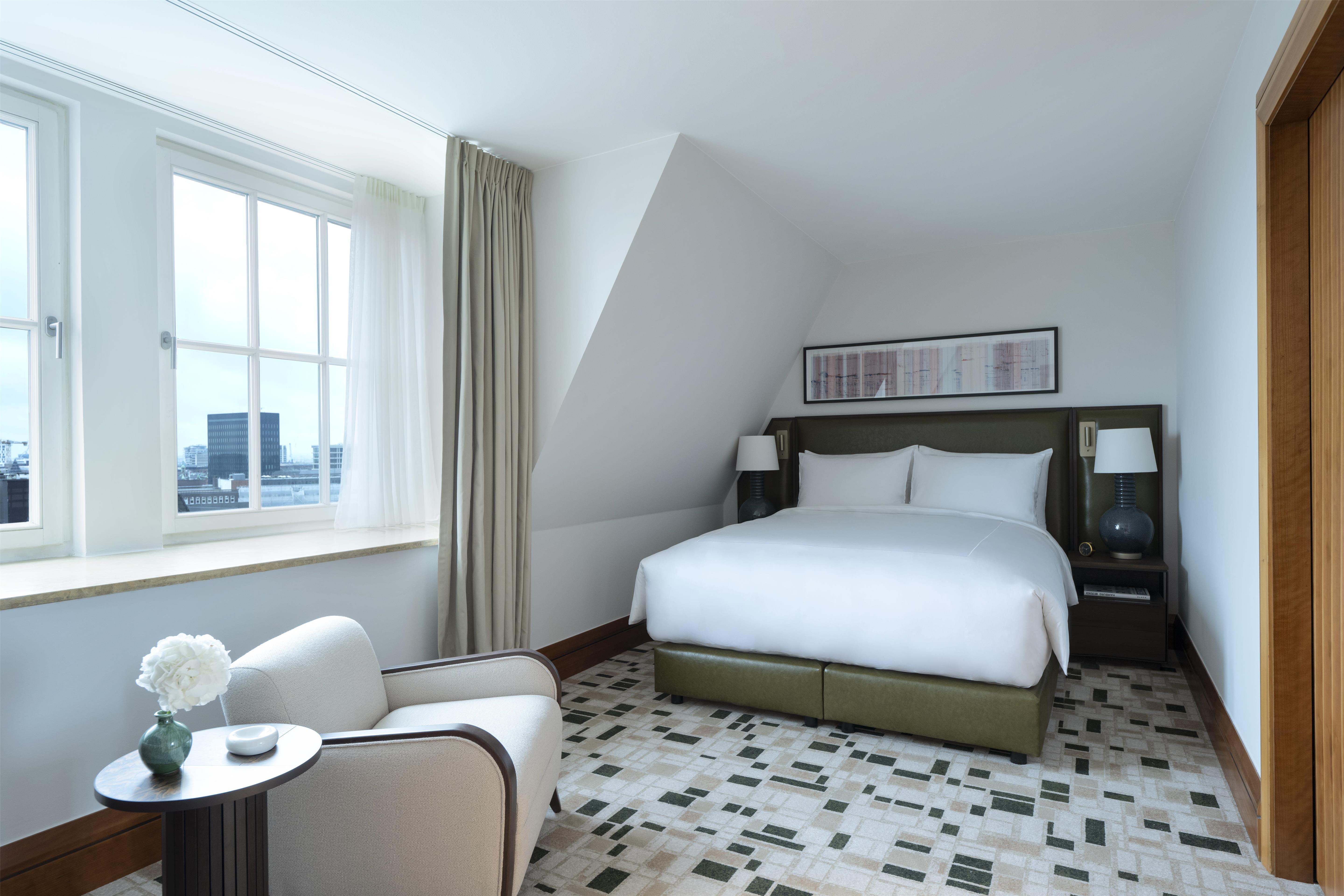 Studio Queen Size Bed