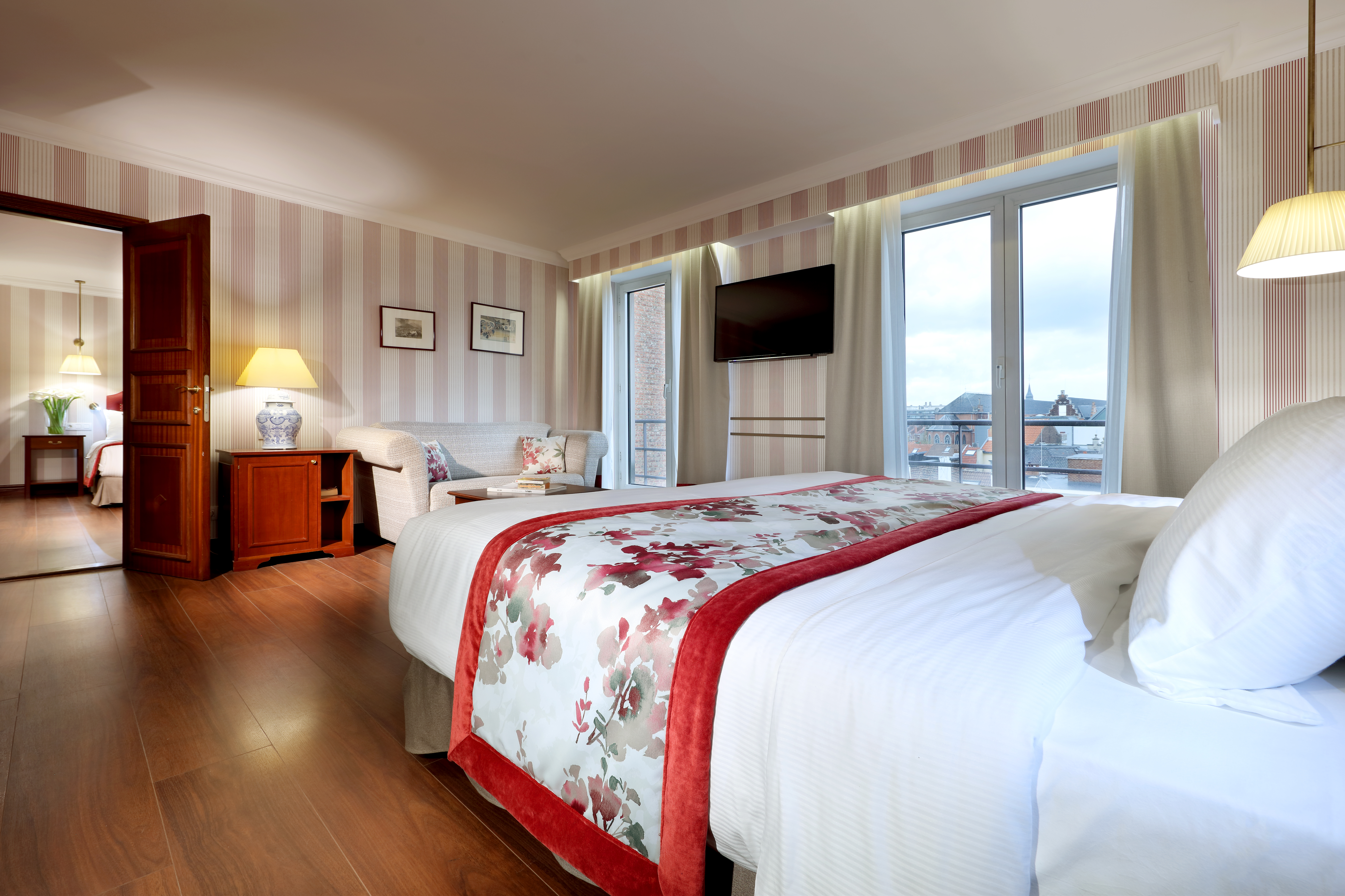 Double Connecting Room