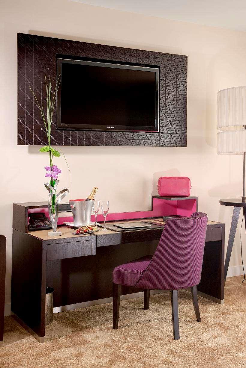 Double Deluxe King Bed