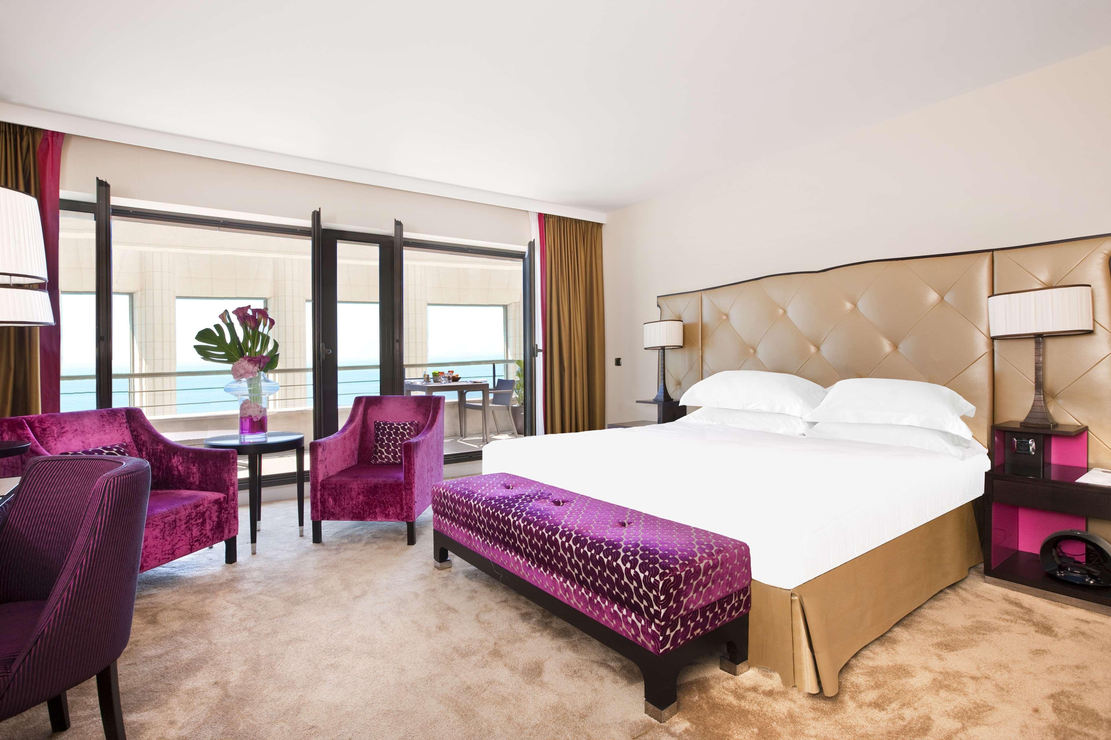 Double Deluxe King Bed