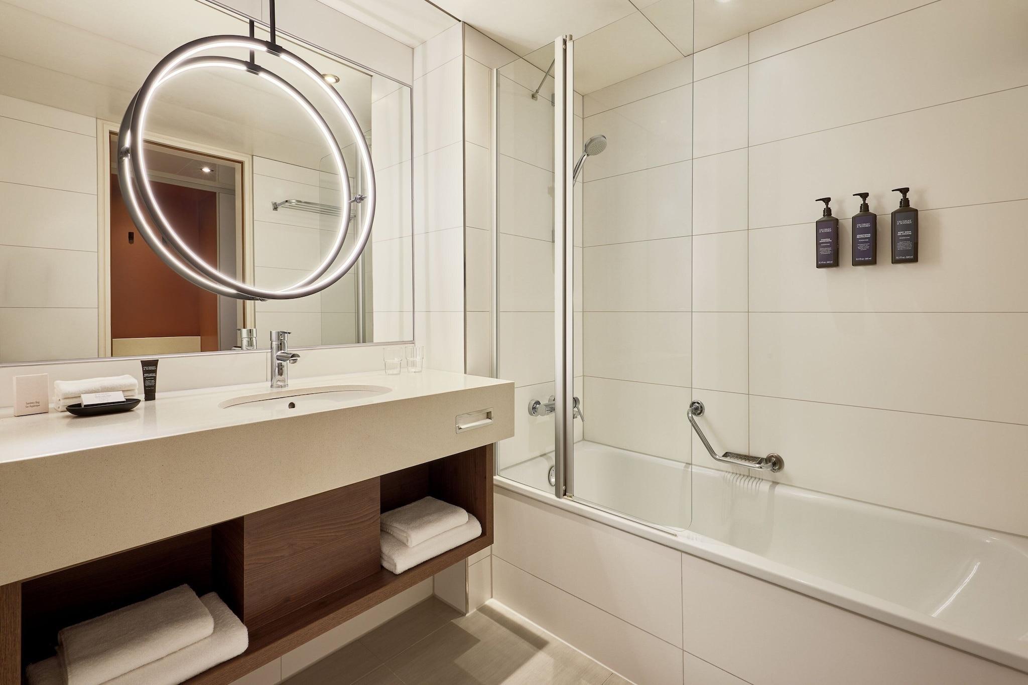 Double Deluxe King Bed