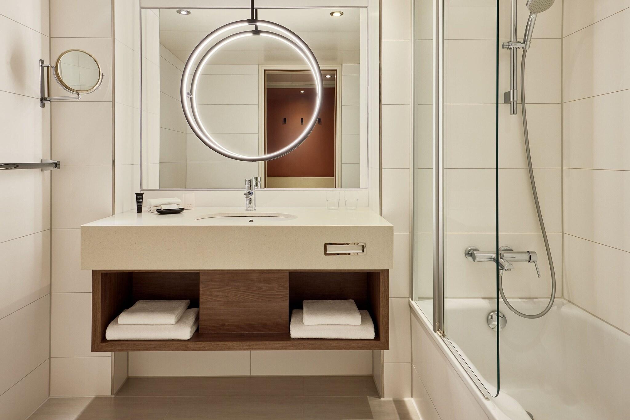 Double Deluxe King Bed