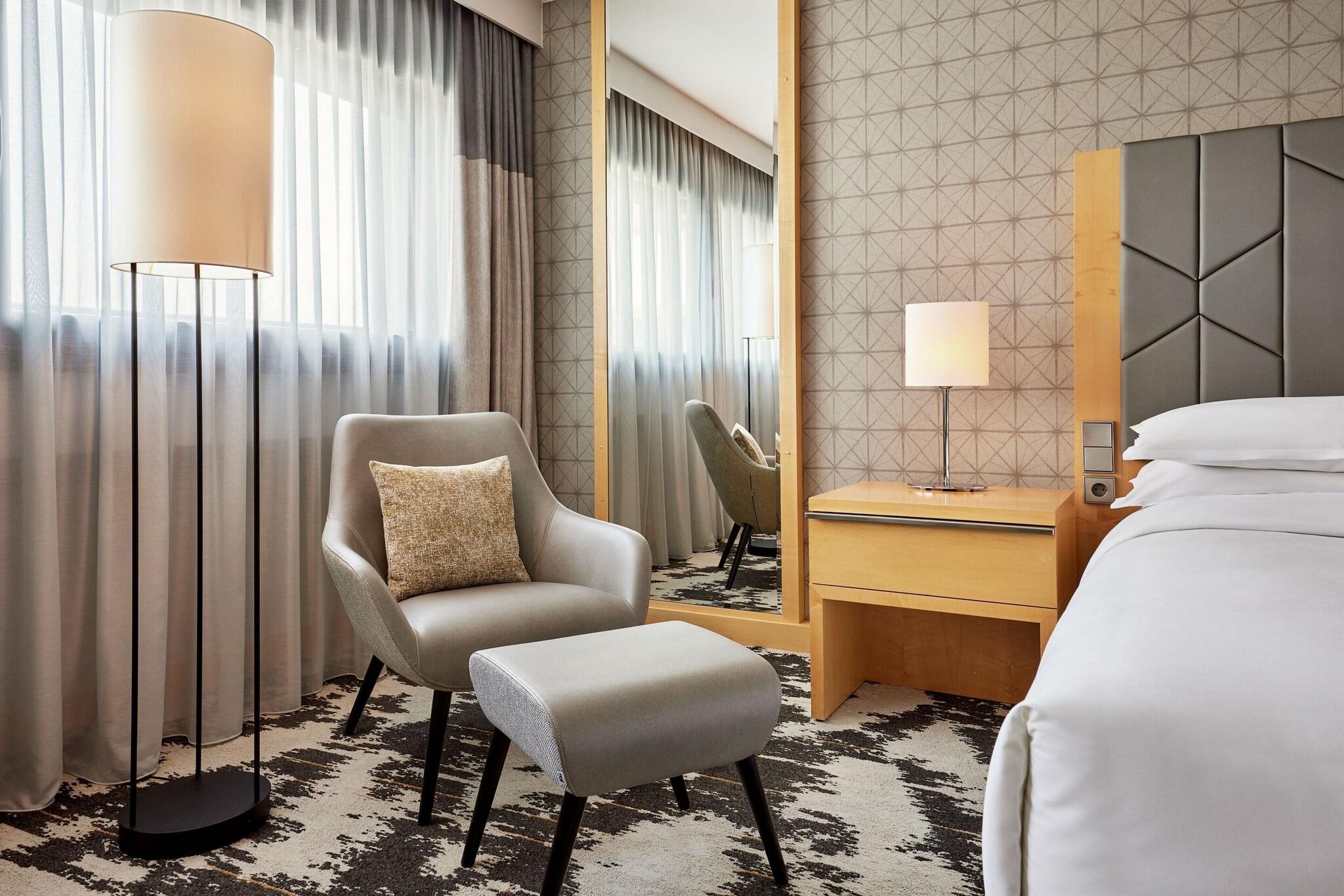 Double Deluxe King Bed