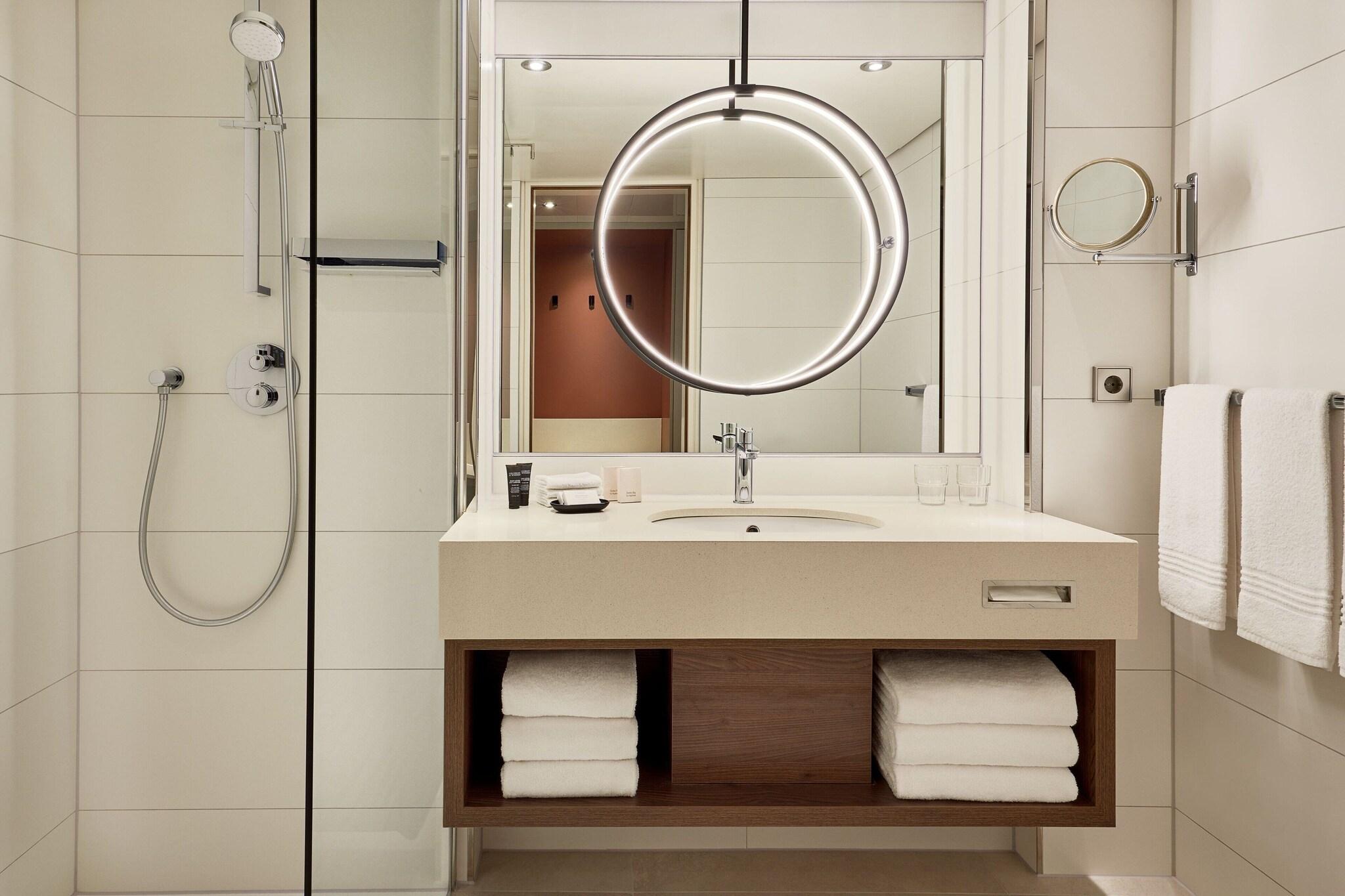 Double Deluxe Queen Bed