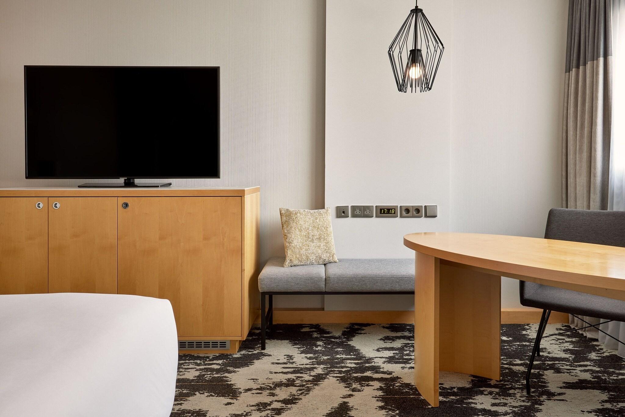 Double Premium Queen Bed