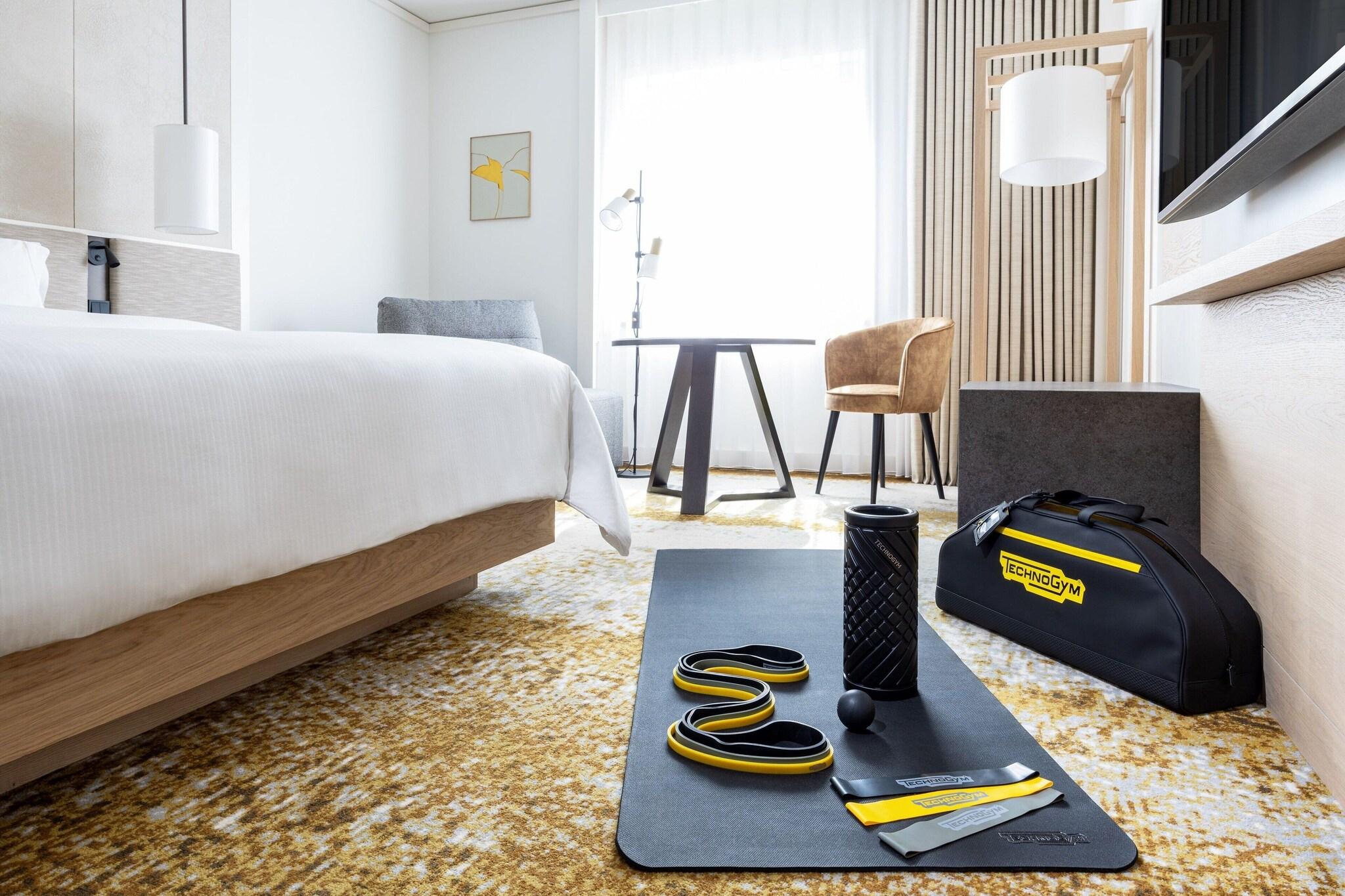 Double Club King Bed