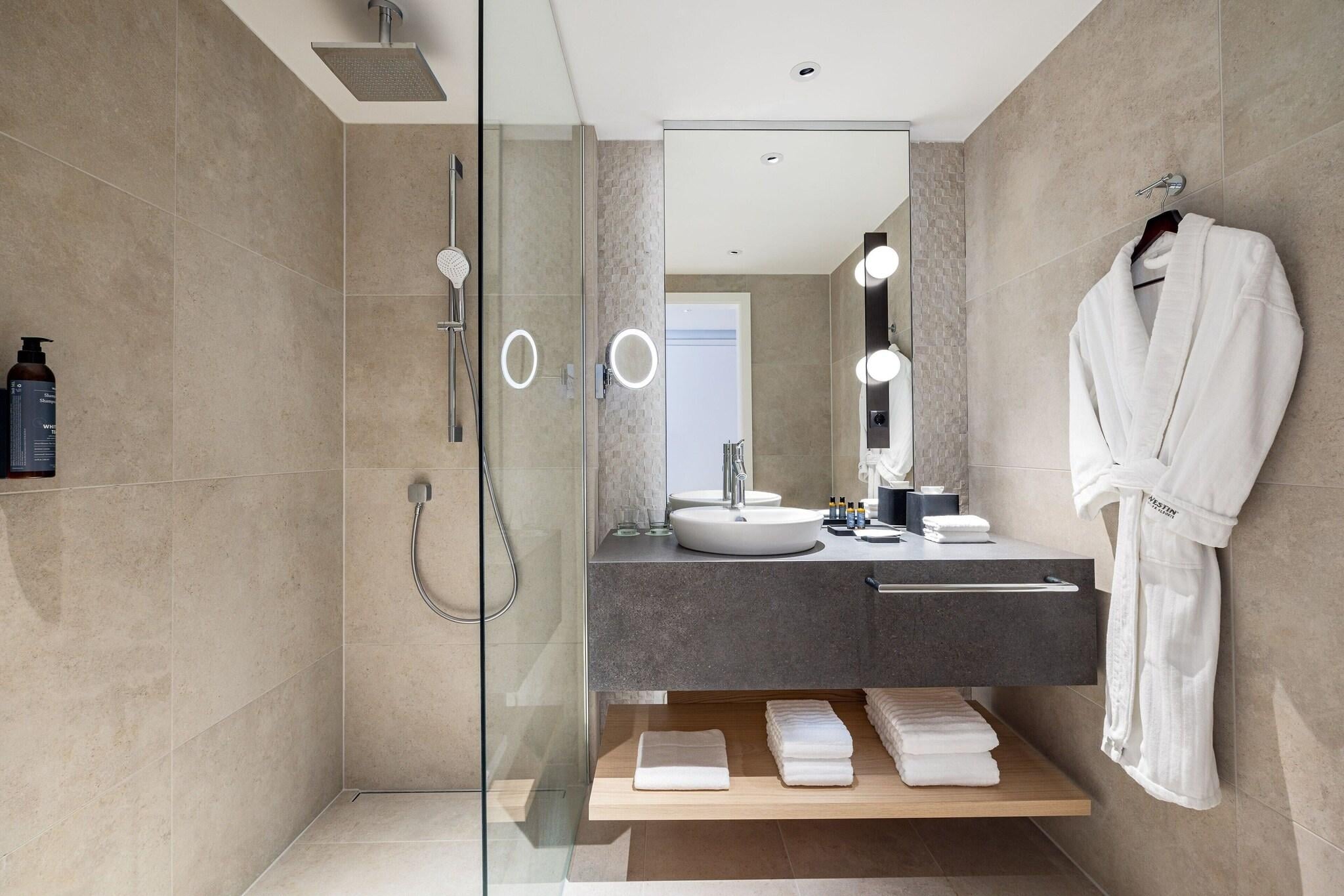 Double Deluxe King Bed