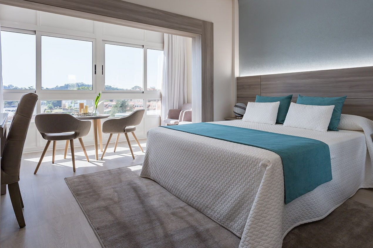 Double or Twin Deluxe Side Sea View