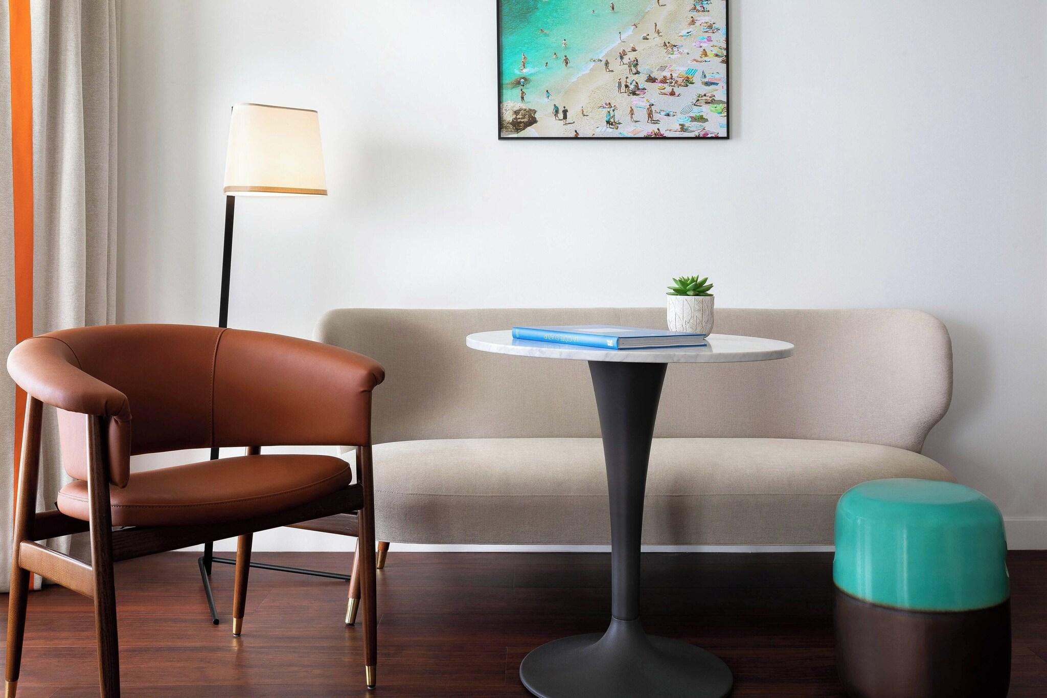 Junior Suite Sea View King Bed