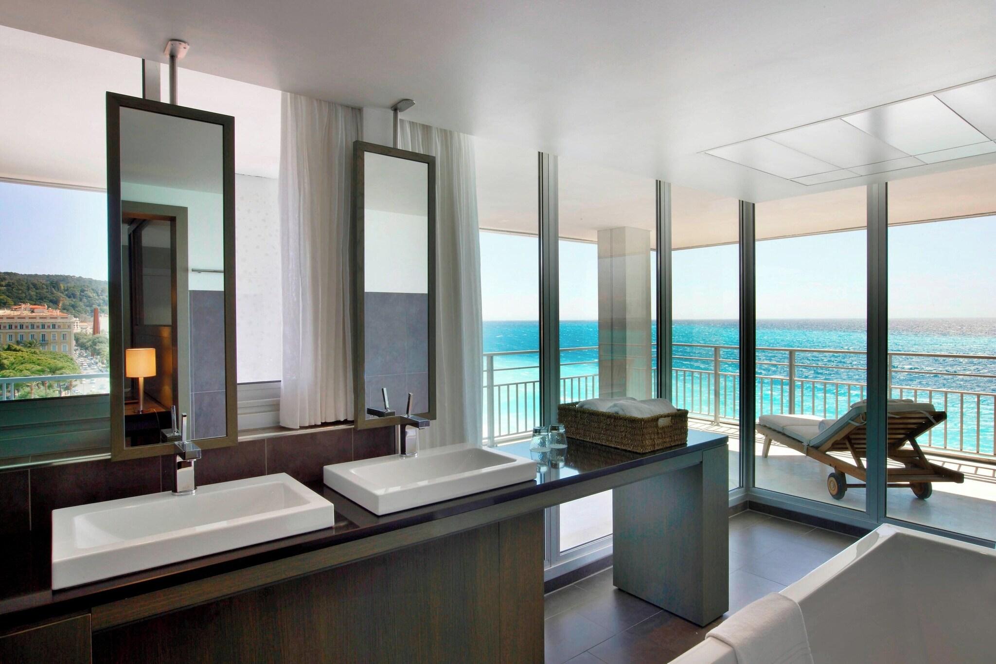 Suite Sea View King Bed