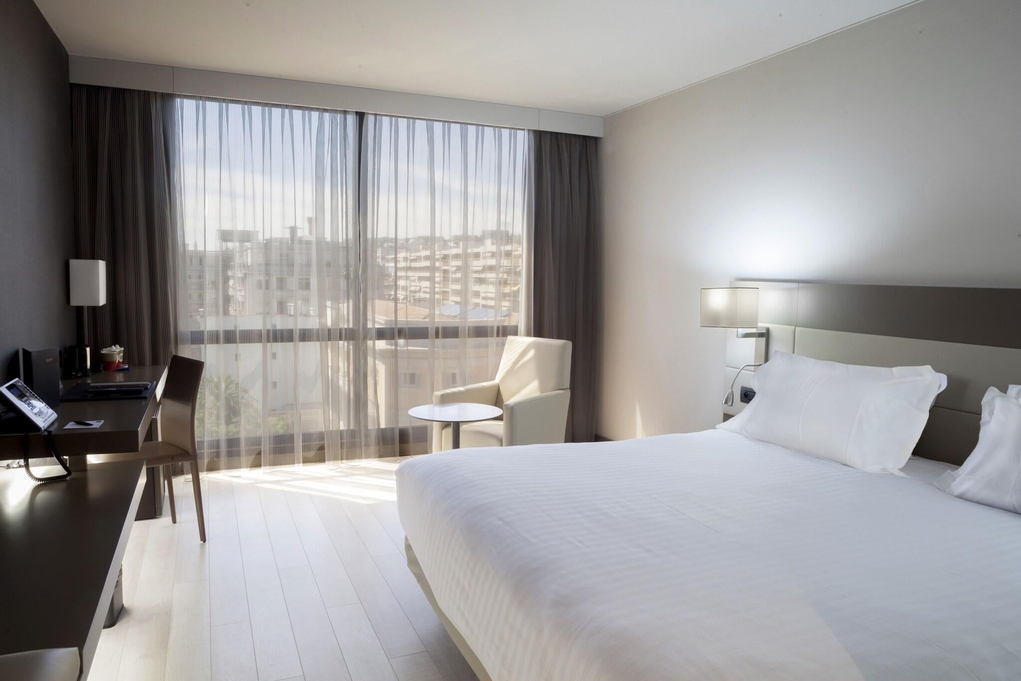 Double Sea View King Bed