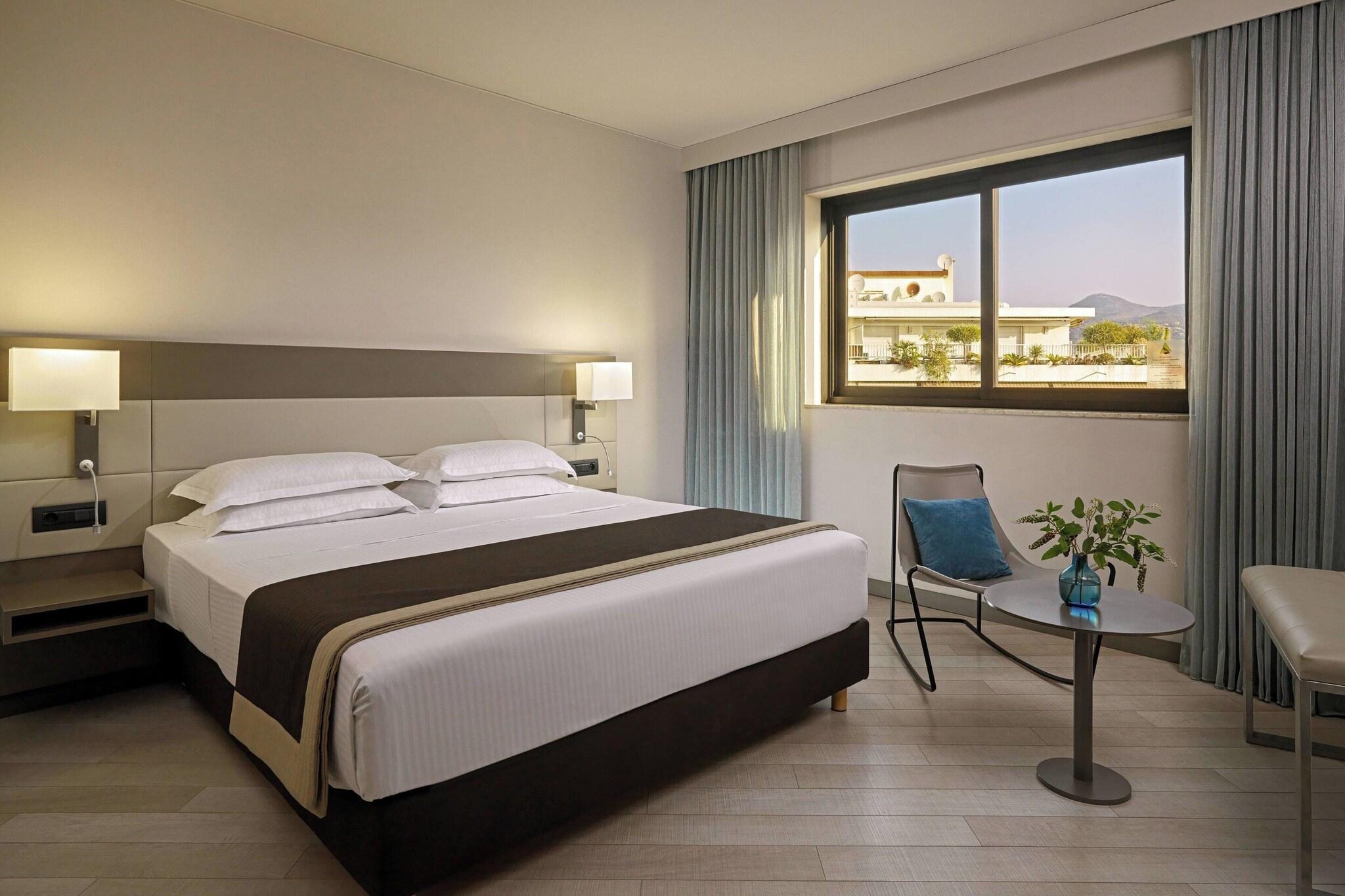 Junior Suite City View King Bed