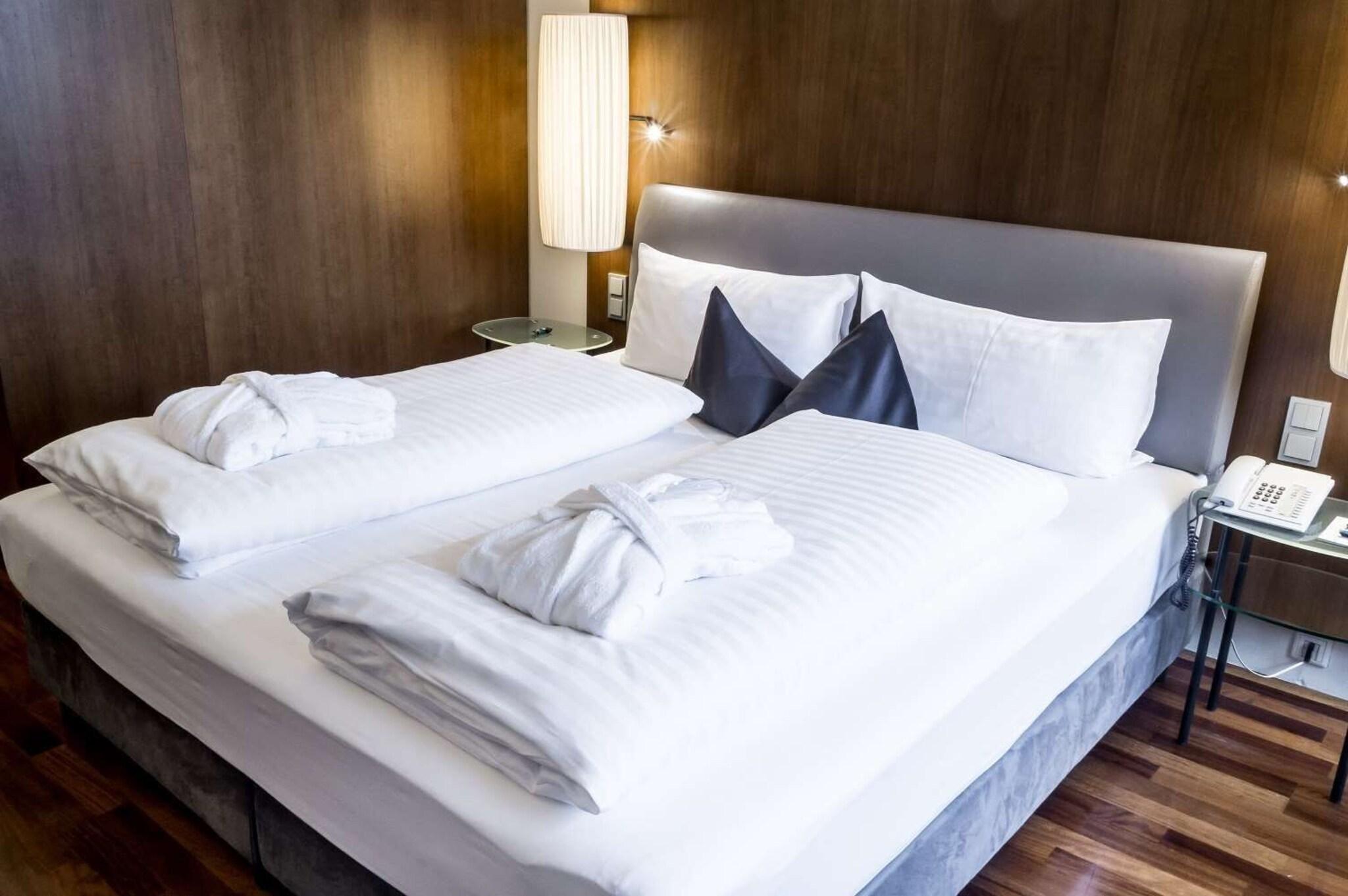 Double Deluxe Queen Bed