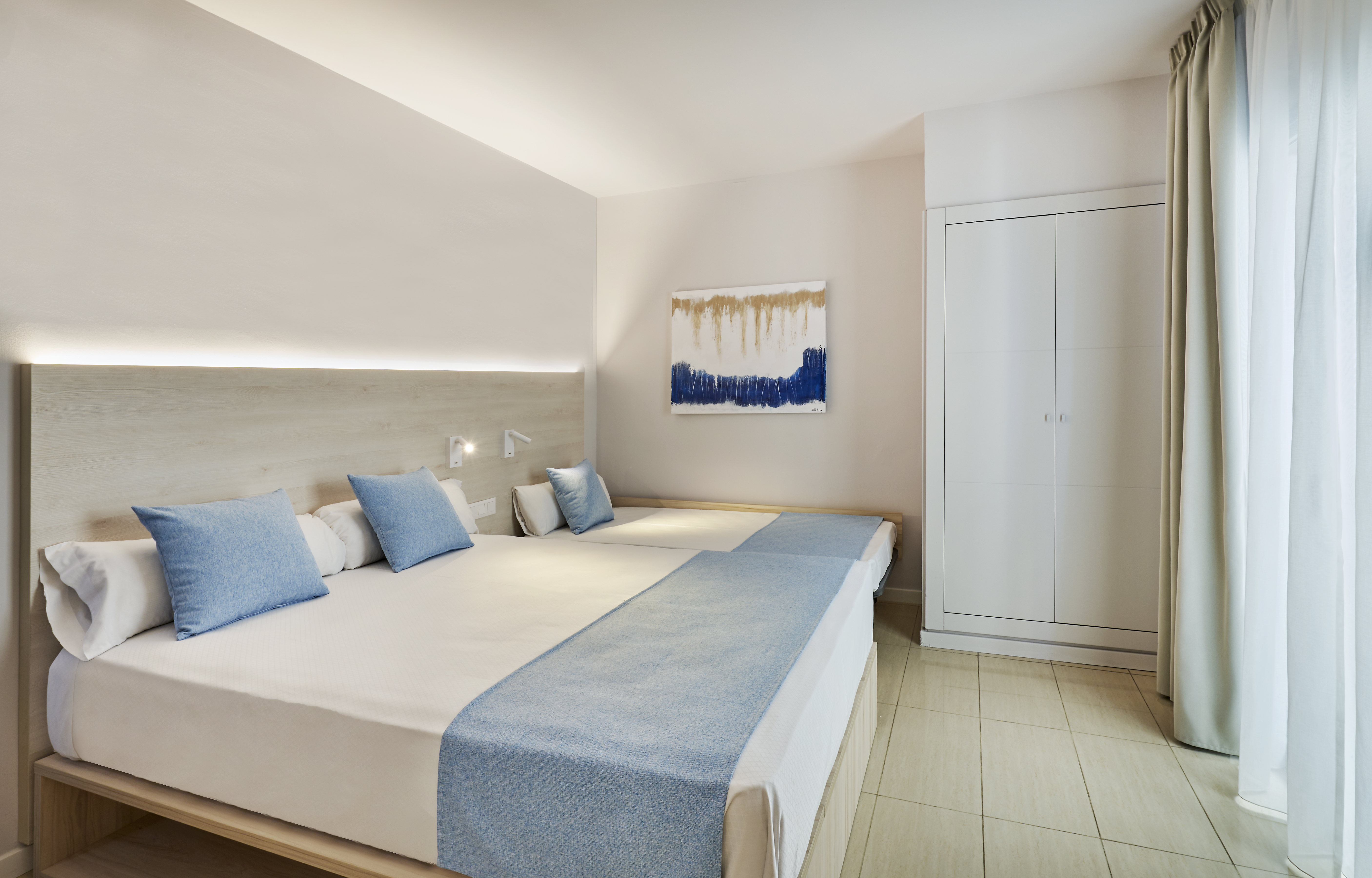 Triple Deluxe Sea View with Balcony