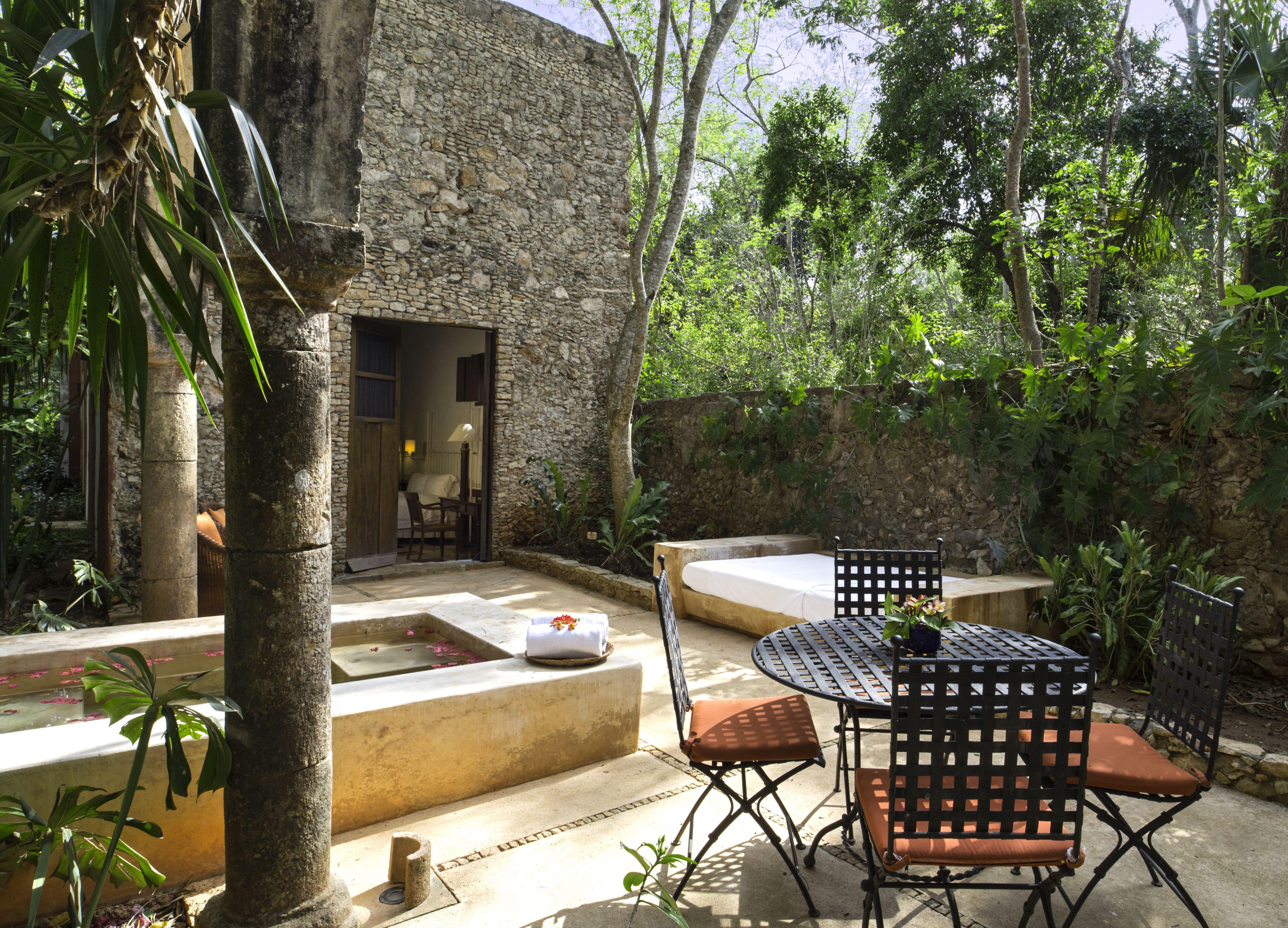 Double Deluxe Queen Bed