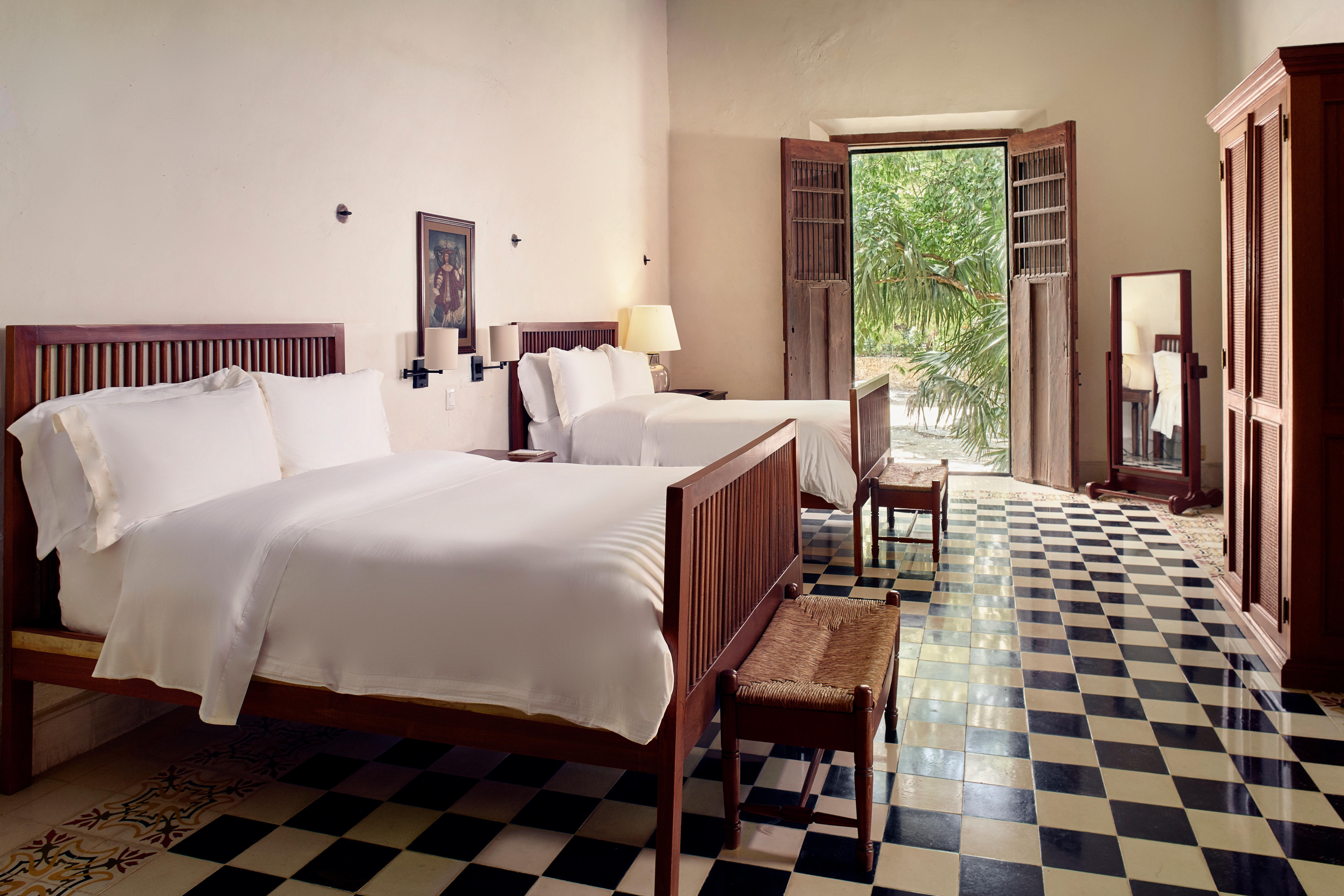 Suite Queen Size Bed