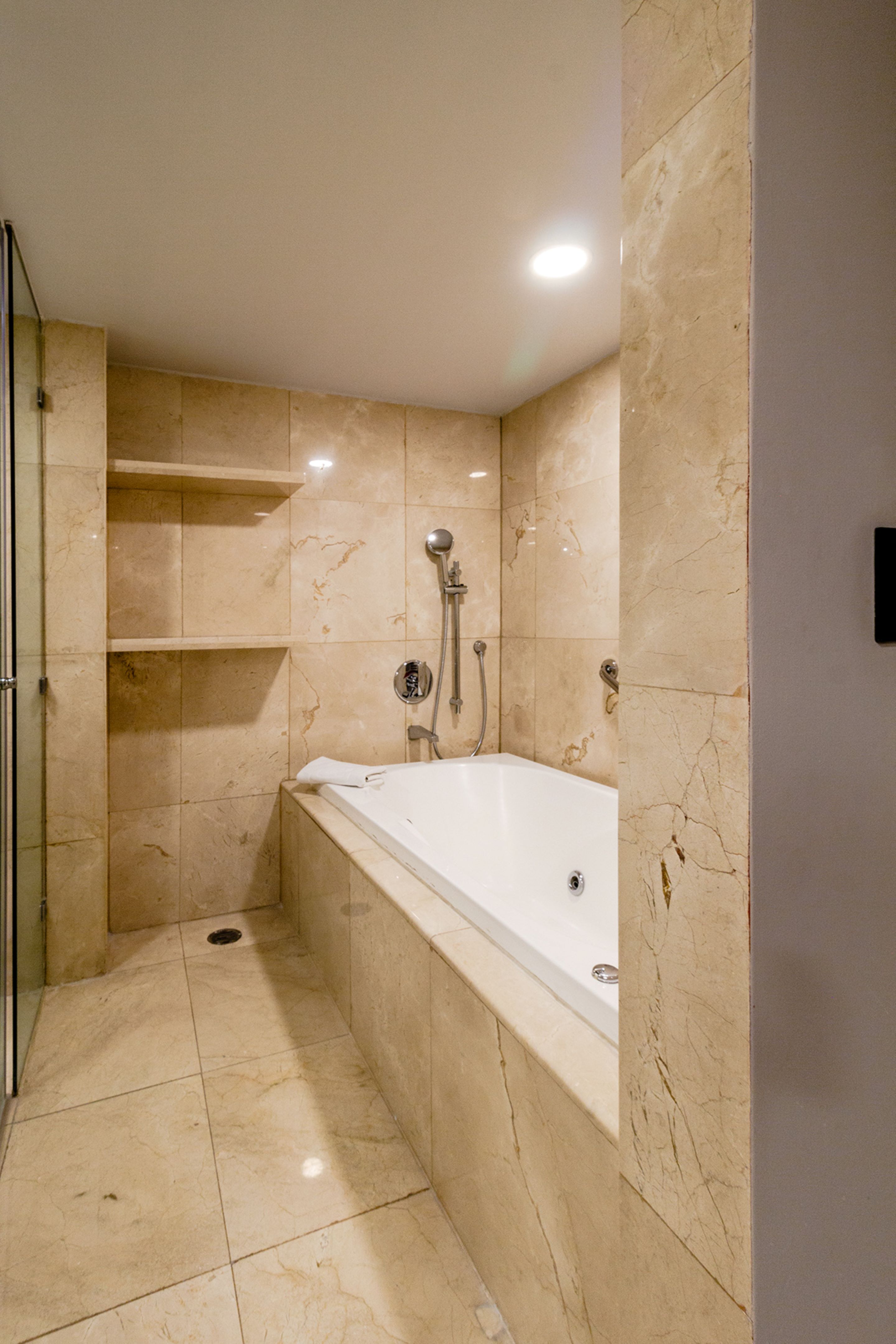 Suite Deluxe King Bed