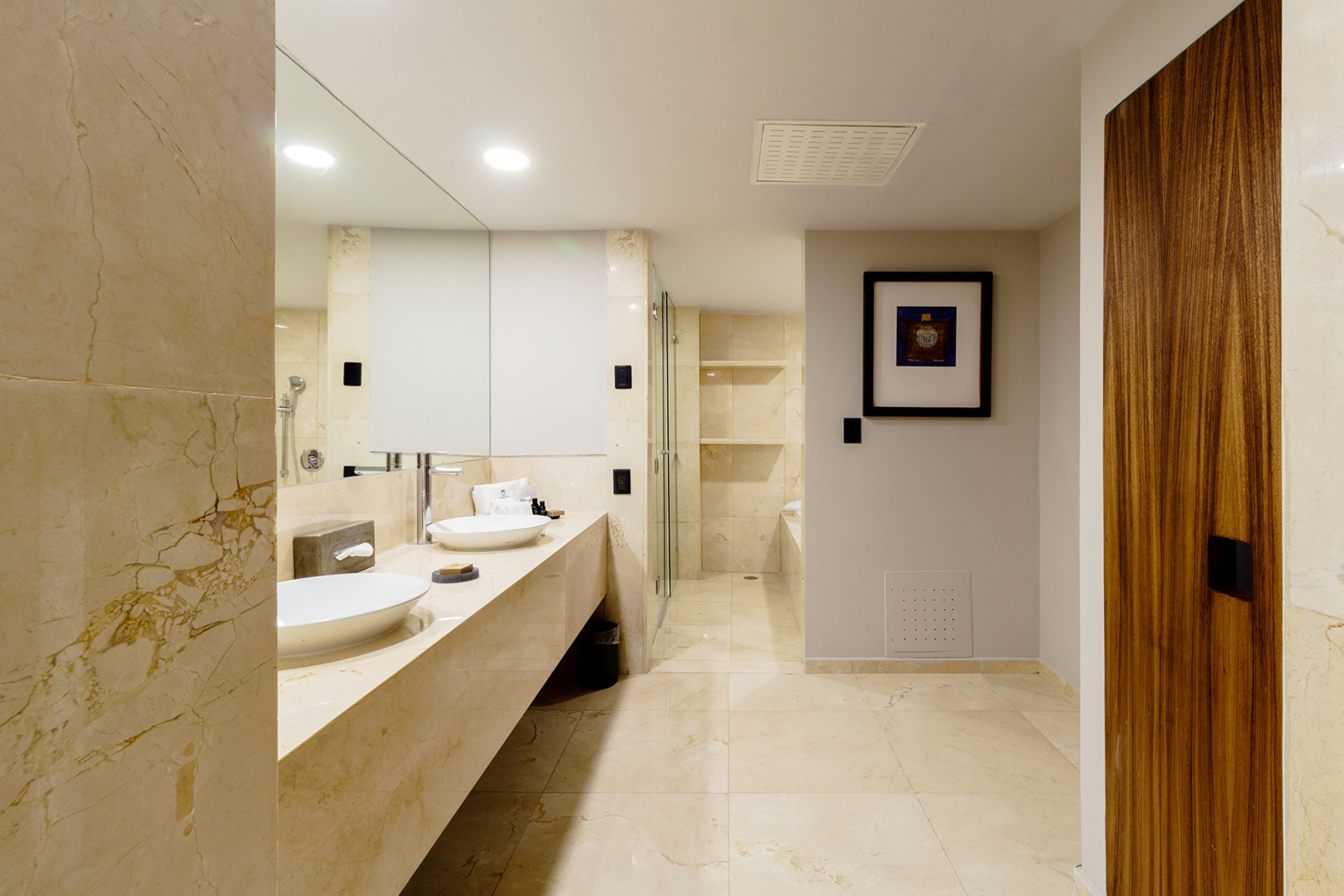 Suite Deluxe King Bed