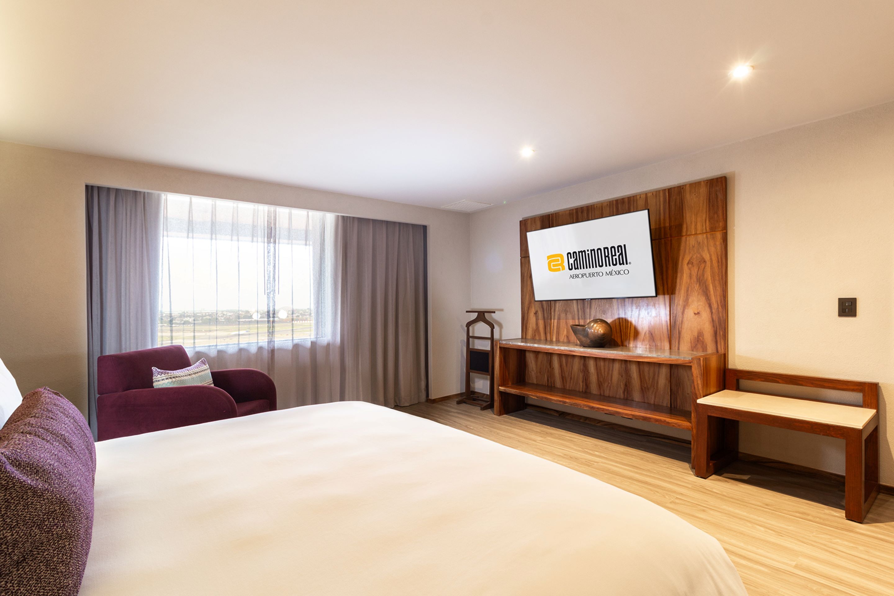 Suite Deluxe King Bed