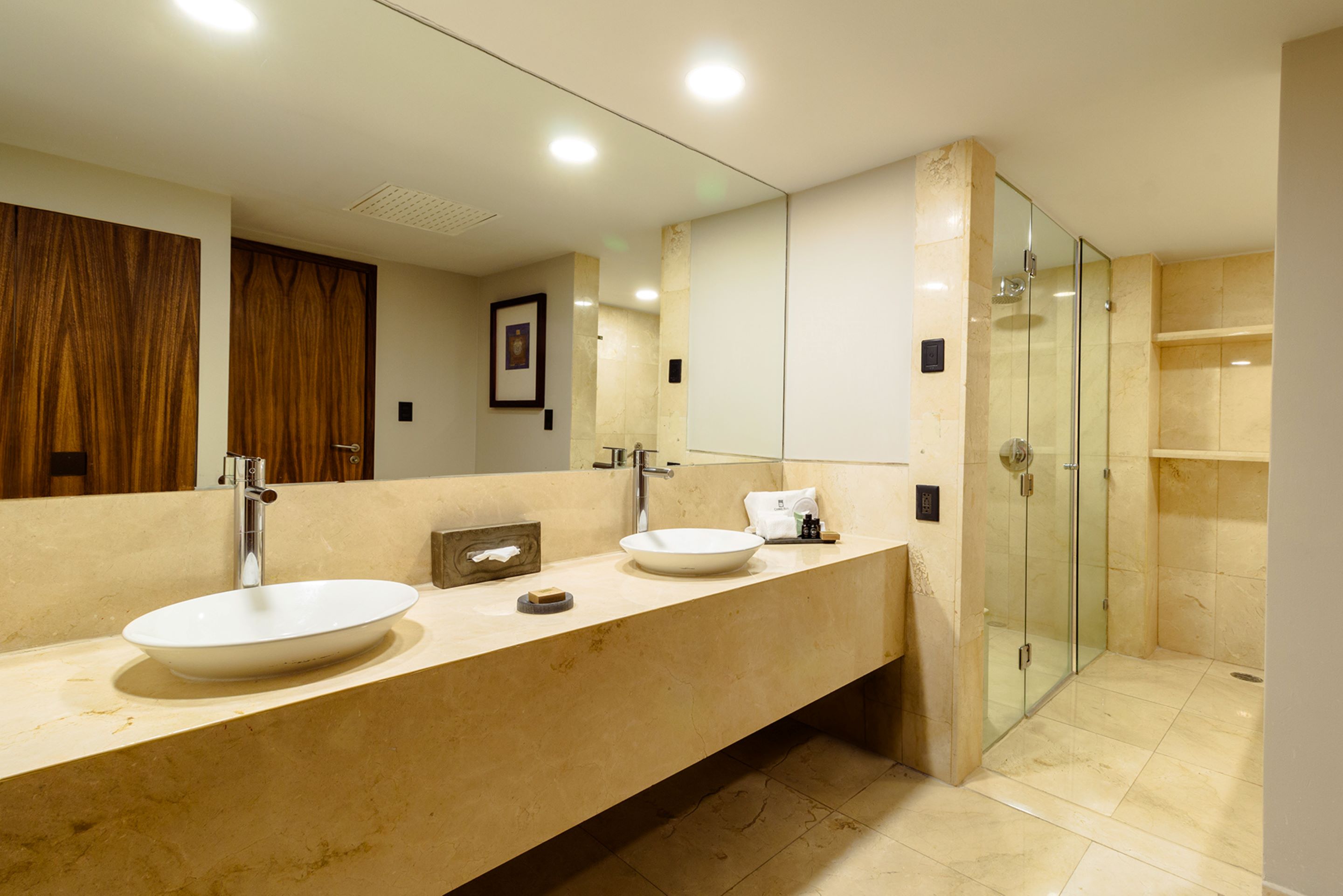 Suite Deluxe King Bed