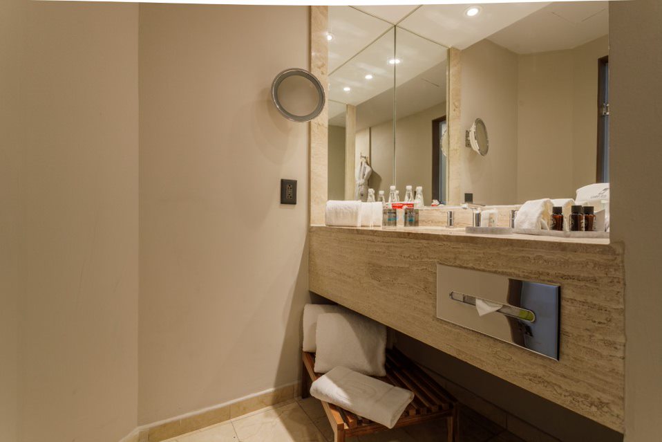 Double Deluxe King Bed