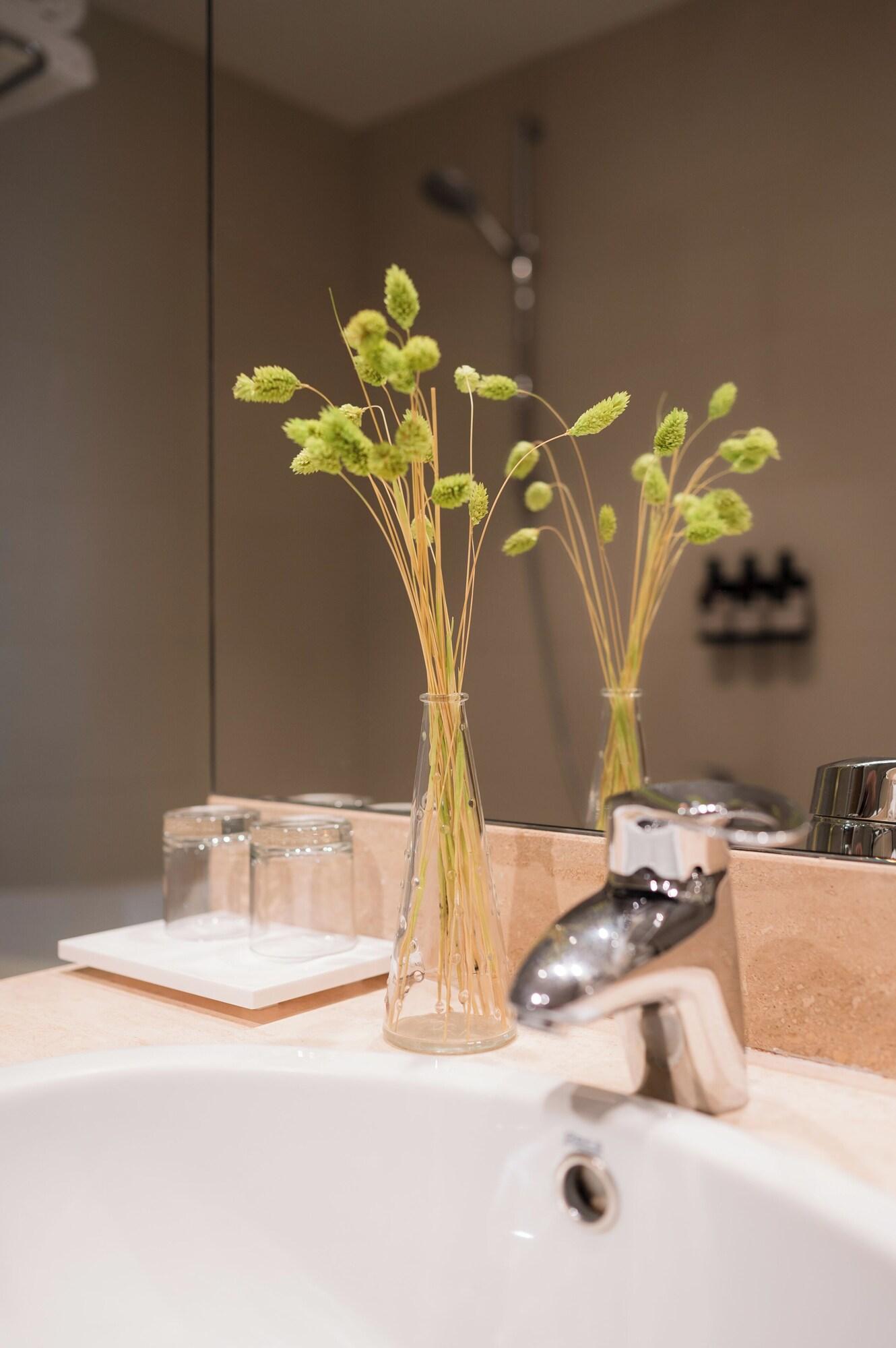 Junior Suite Queen Size Bed