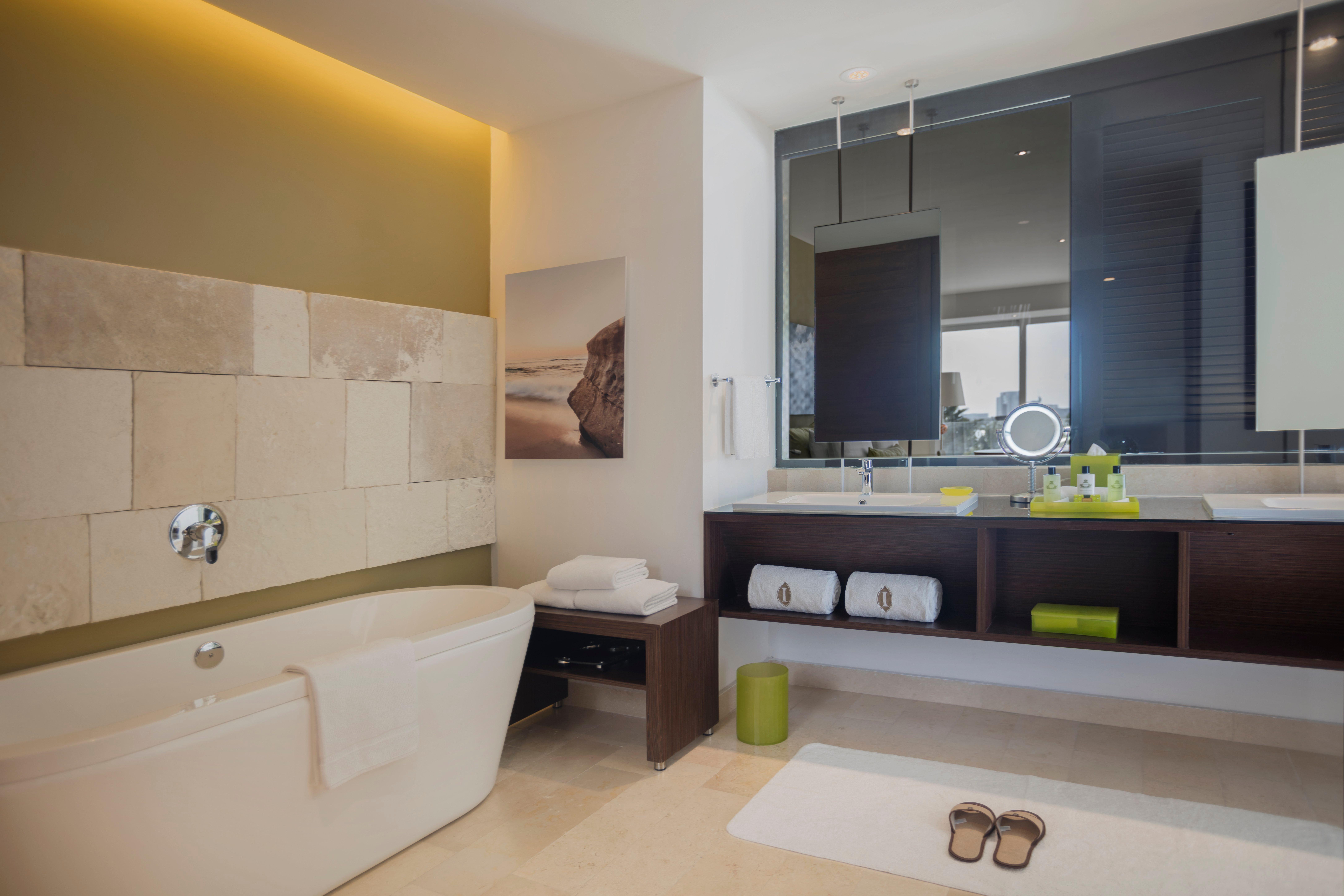 Quadruple Club Ocean View