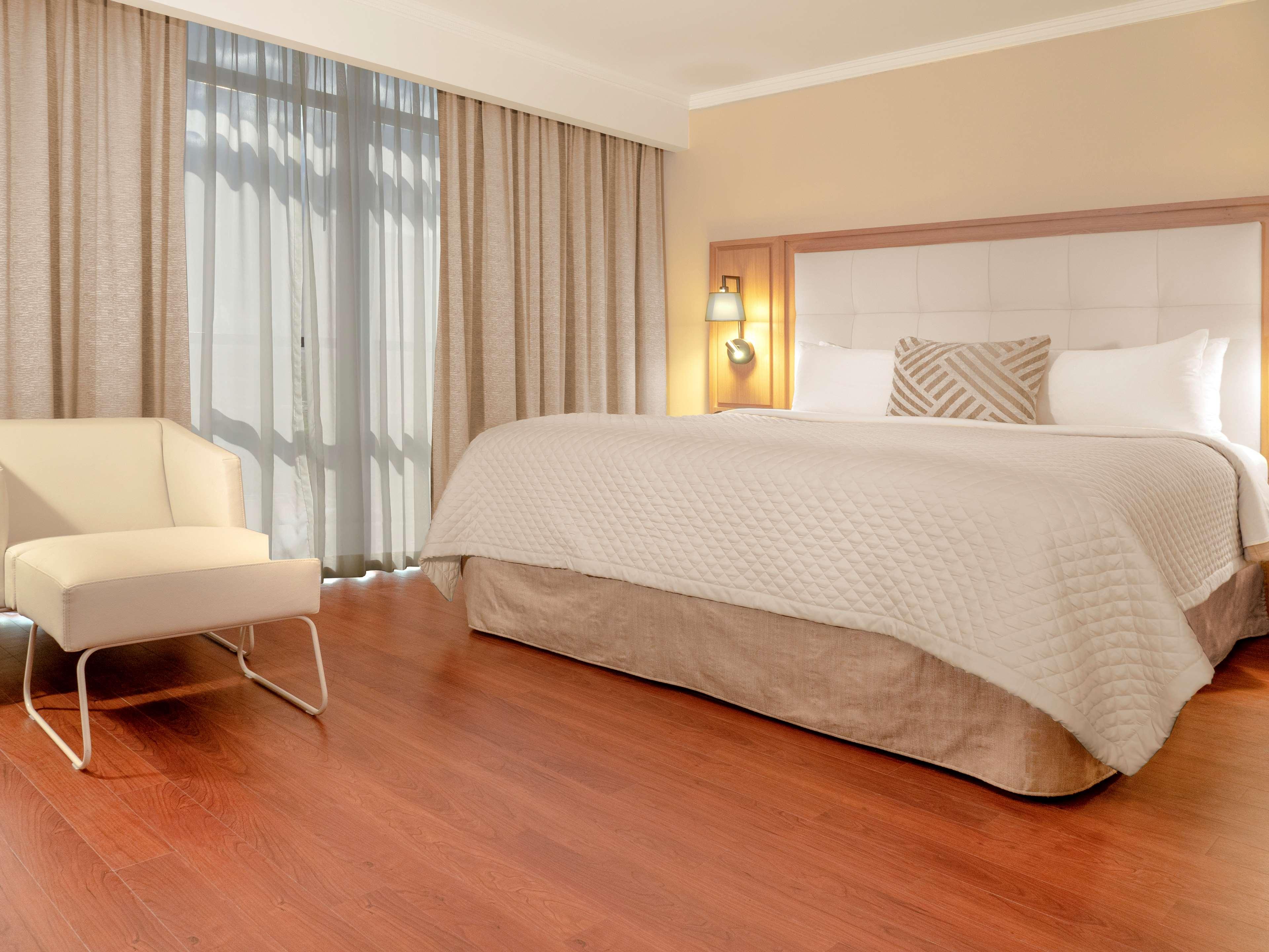 Junior Suite Executive King Bed