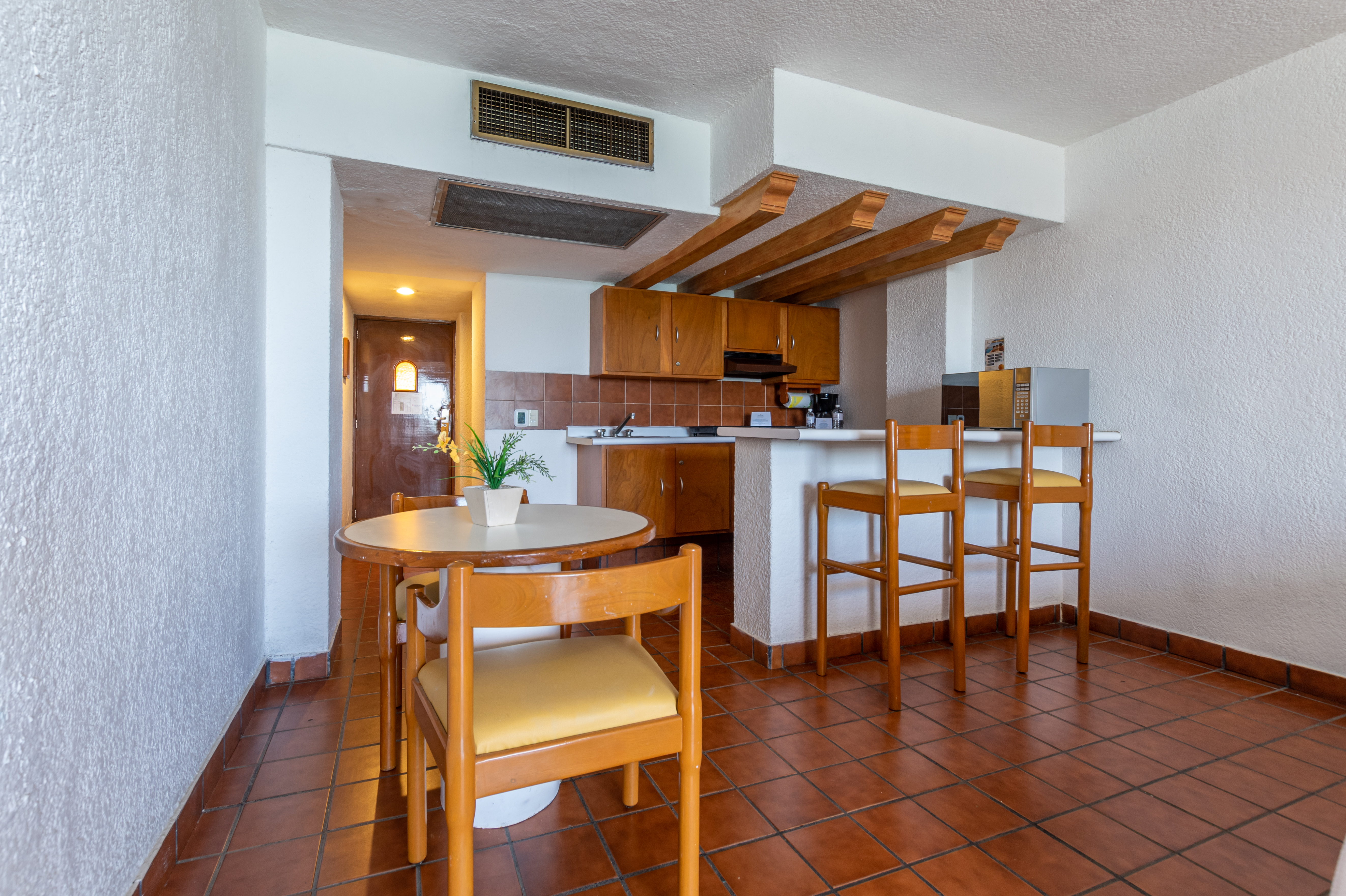 Studio Two Queen Beds