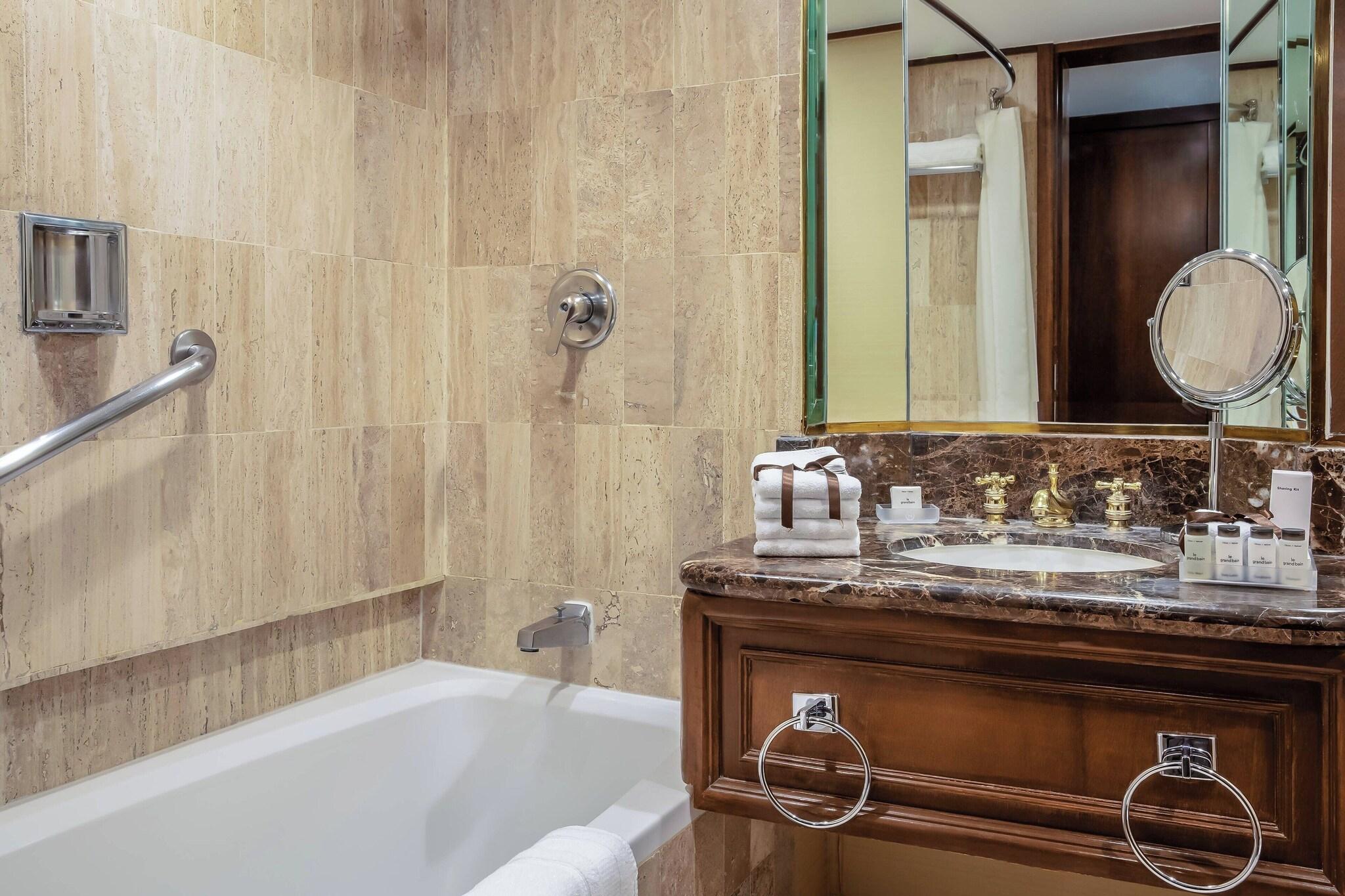 Double Deluxe Queen Bed