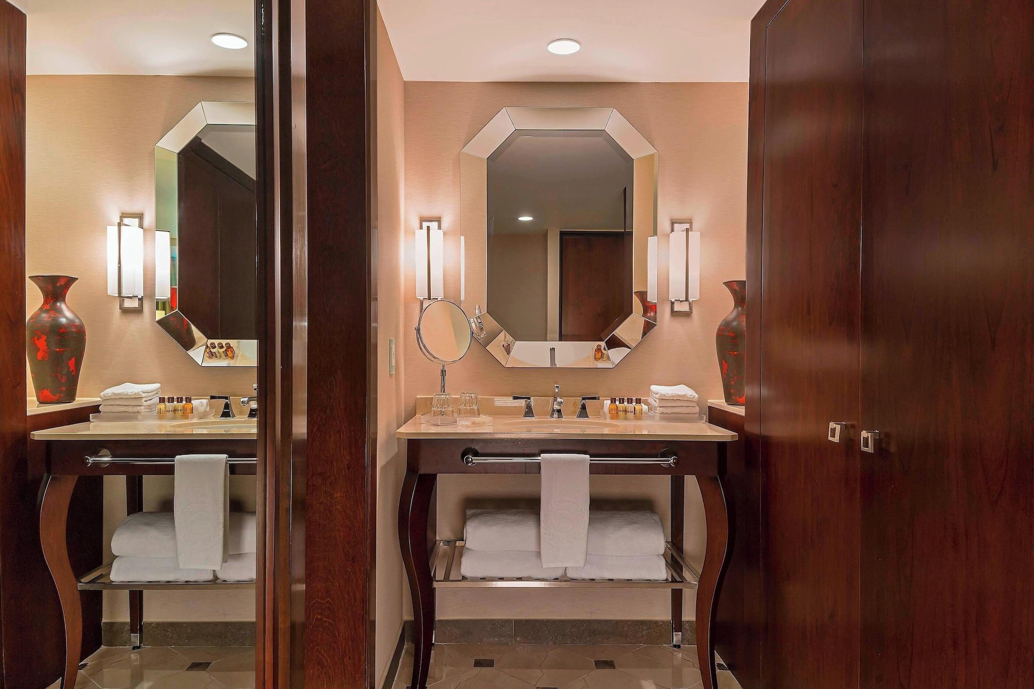 Double Deluxe Queen Bed