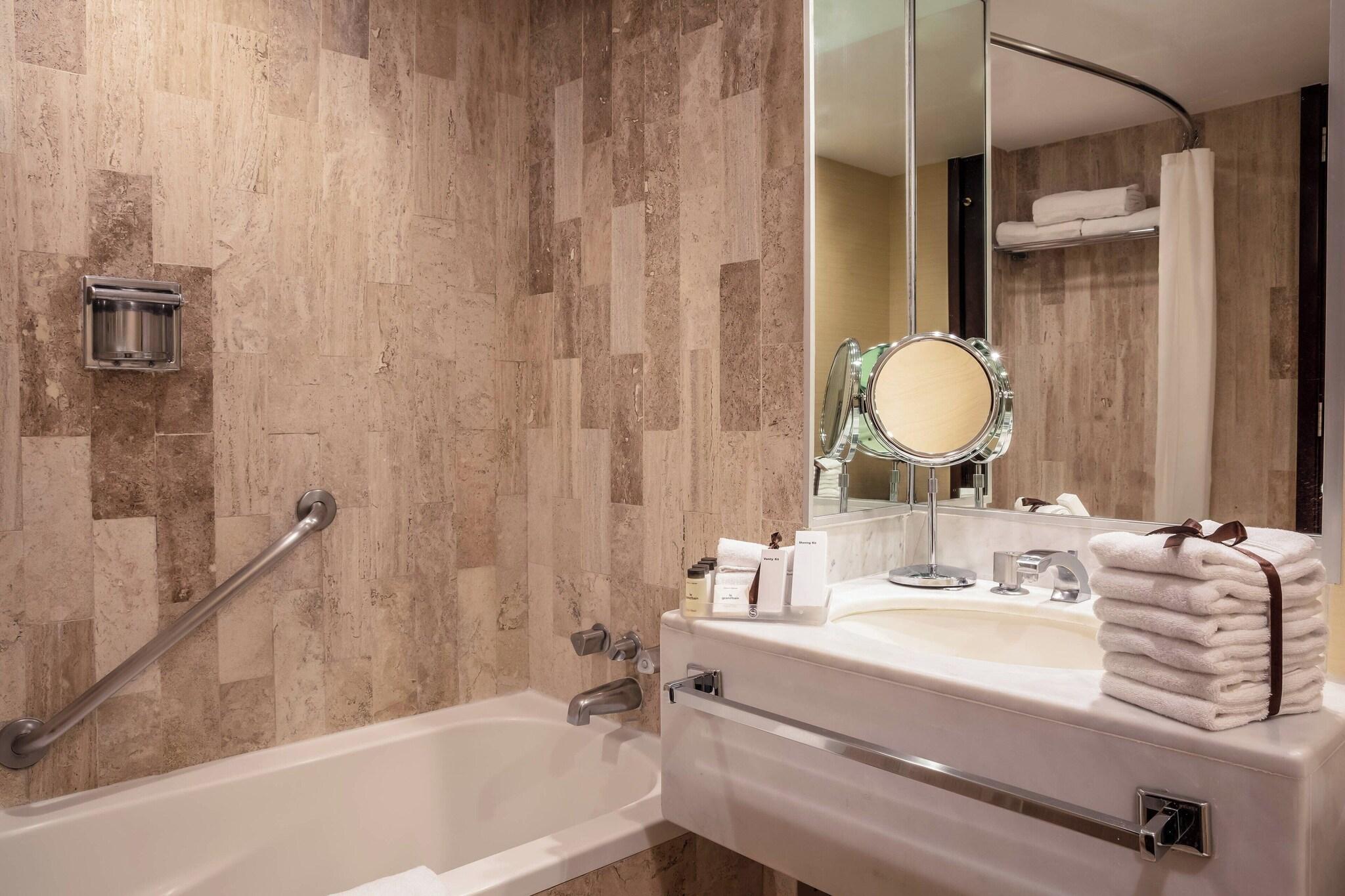 Double Deluxe Queen Bed