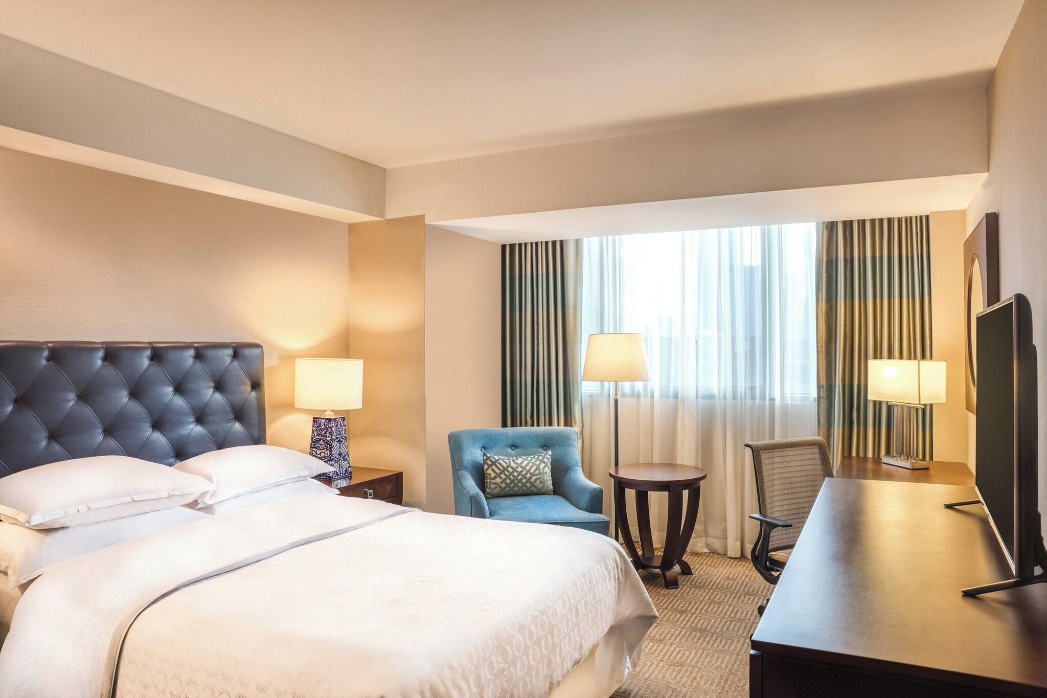 Double Deluxe Queen Bed